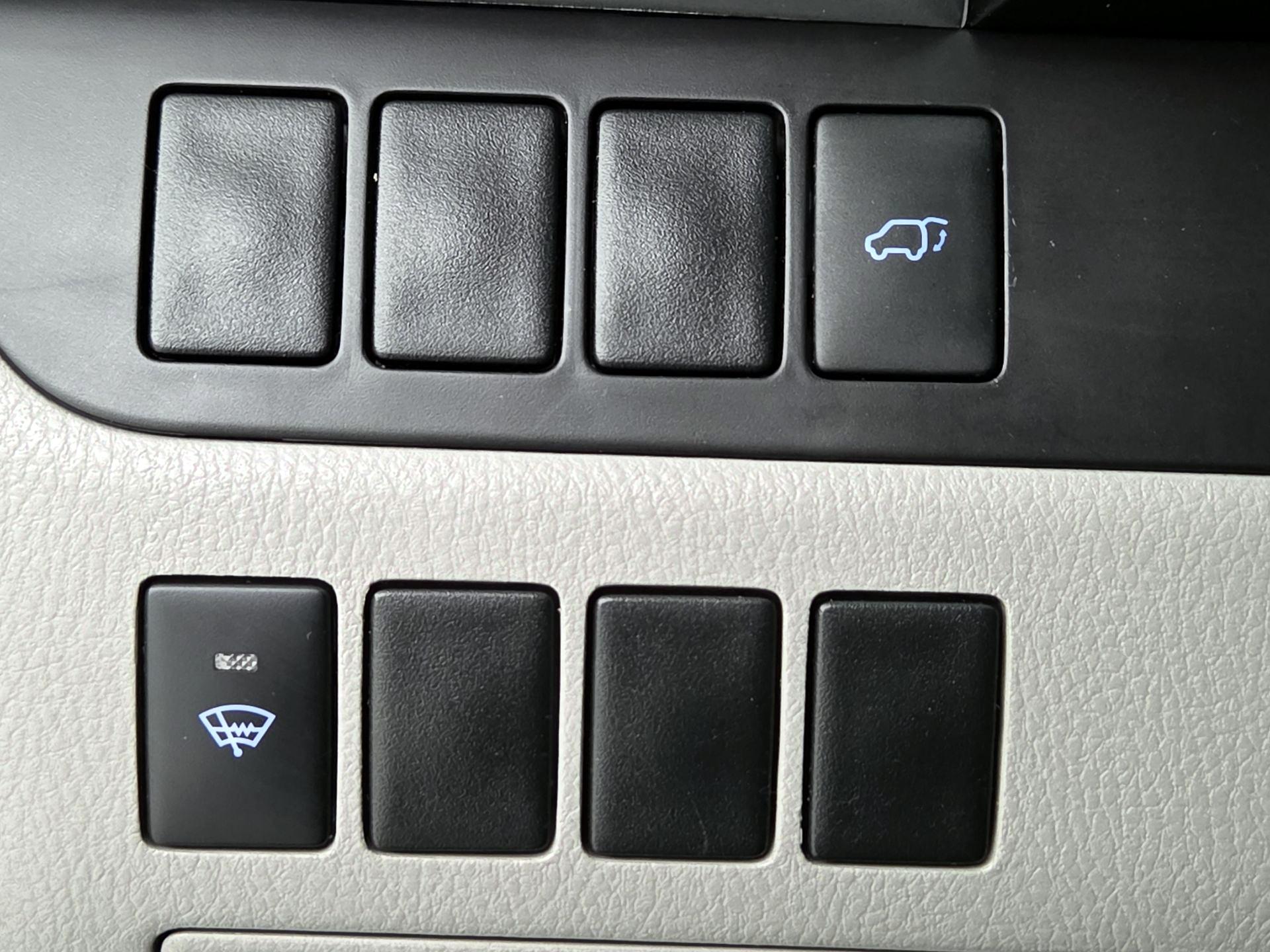 Thumbnail: 2016 Toyota Highlander - 13