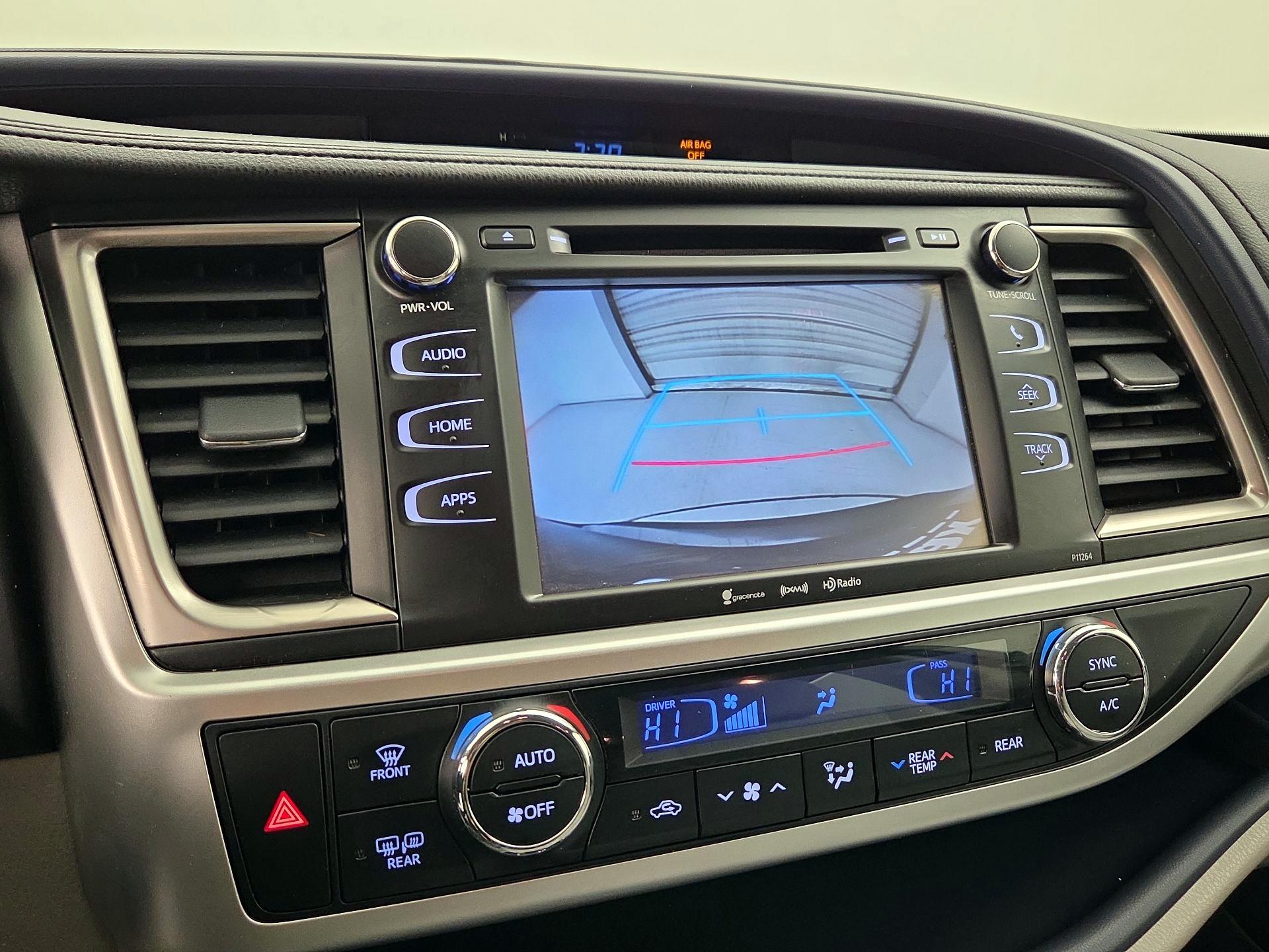 Thumbnail: 2016 Toyota Highlander - 14