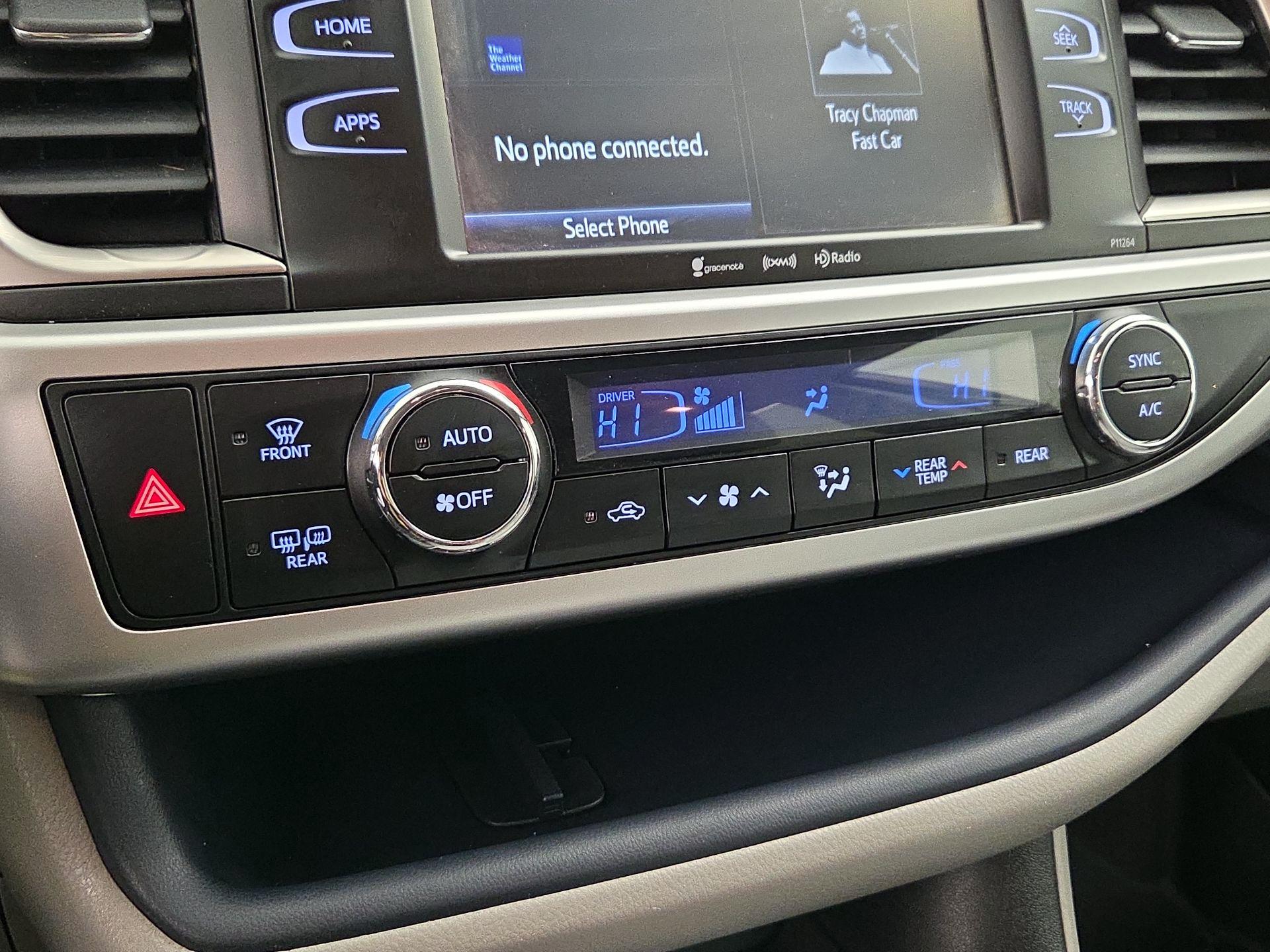 Thumbnail: 2016 Toyota Highlander - 16