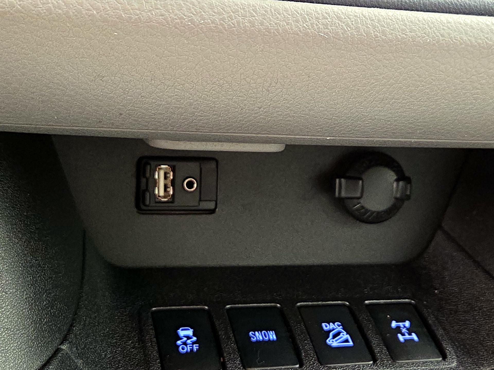 Thumbnail: 2016 Toyota Highlander - 18