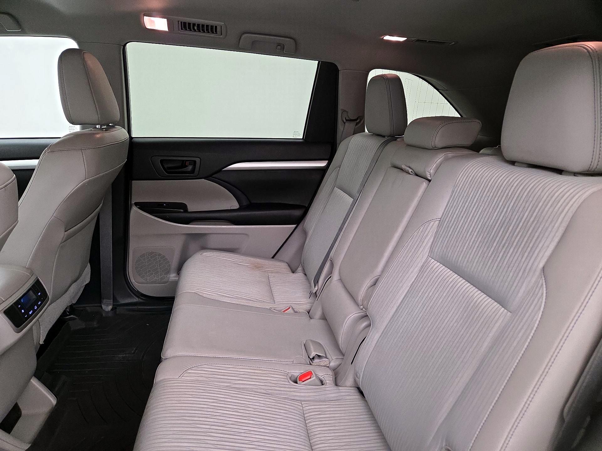 Thumbnail: 2016 Toyota Highlander - 19