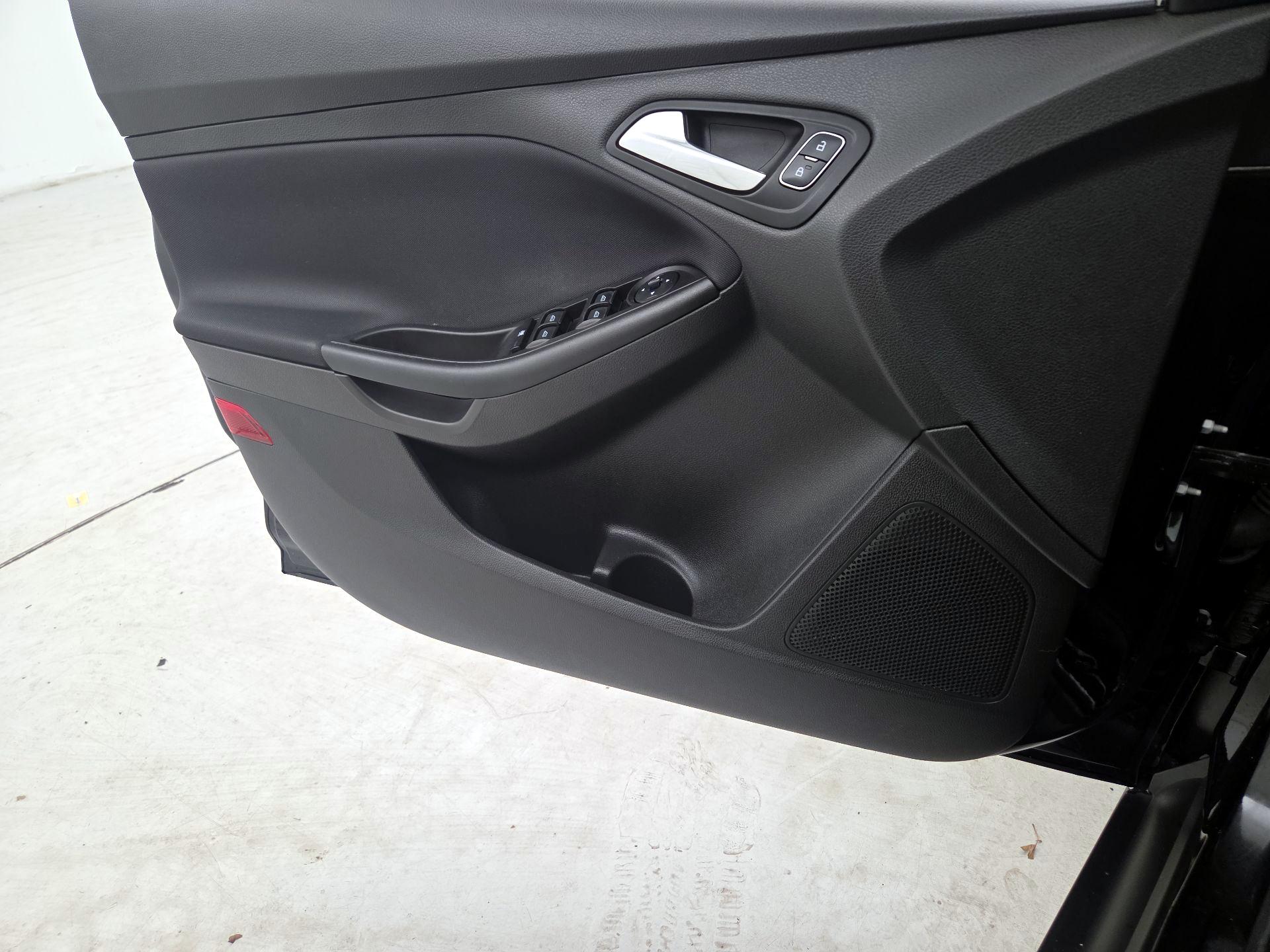 Thumbnail: 2017 Ford Focus - 12