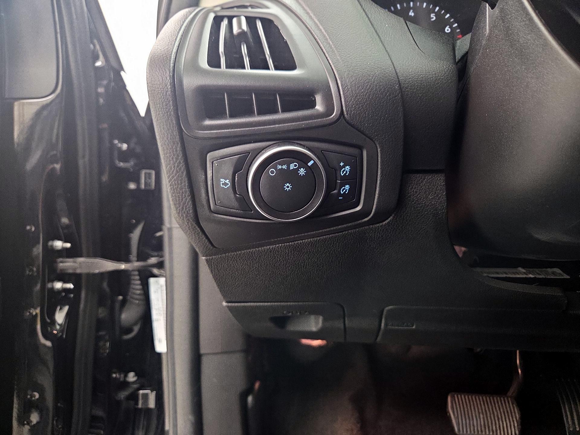 Thumbnail: 2017 Ford Focus - 13