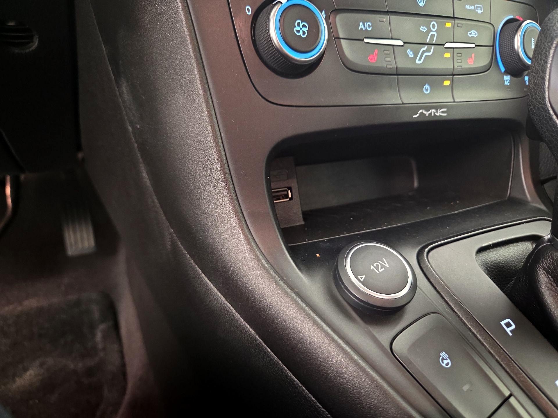 Thumbnail: 2017 Ford Focus - 18