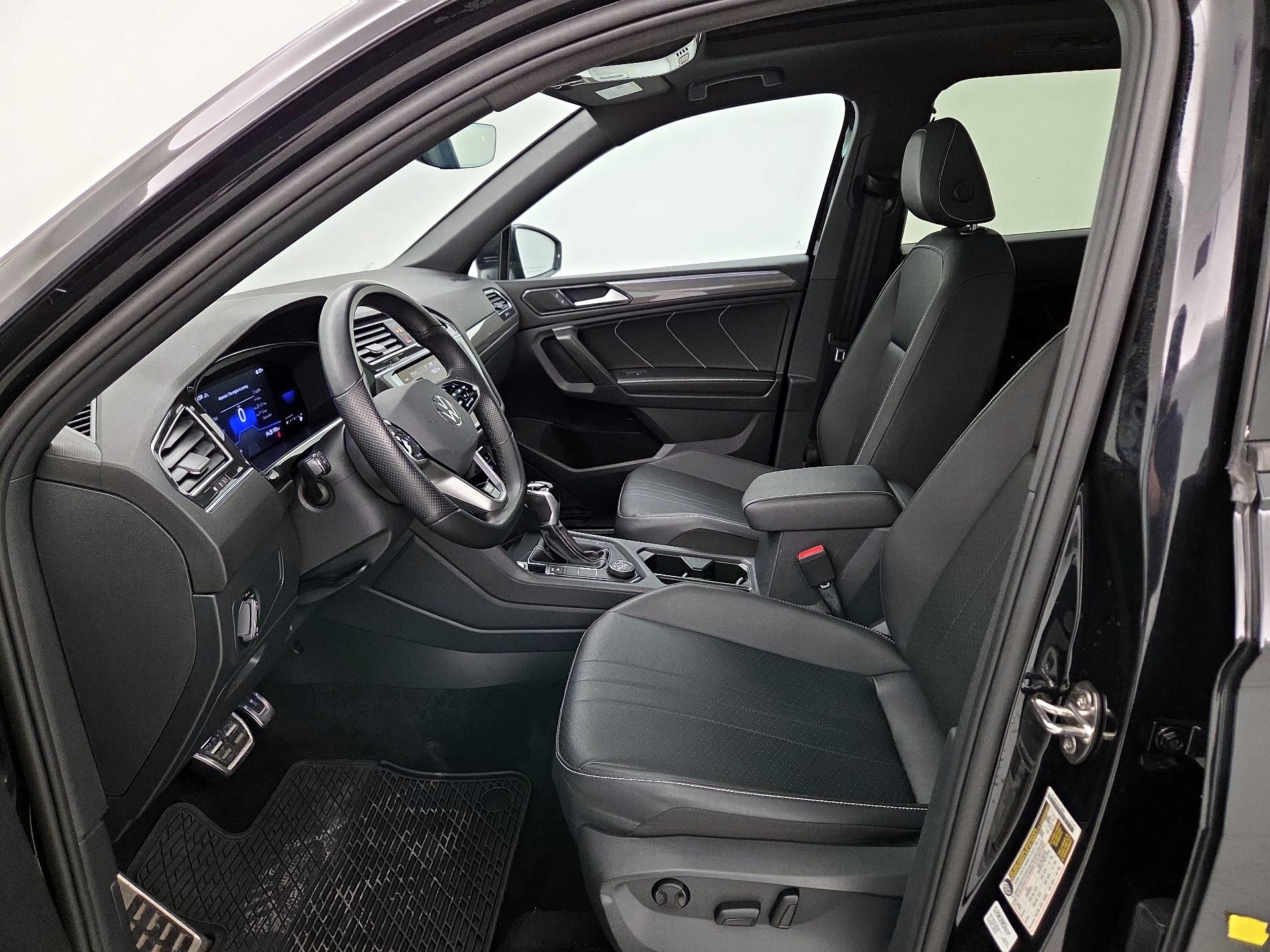 Thumbnail: 2023 Volkswagen Tiguan - 11