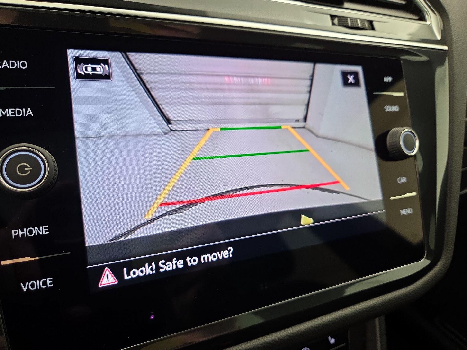 Thumbnail: 2023 Volkswagen Tiguan - 14