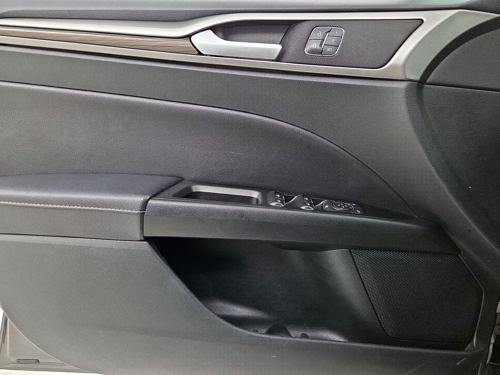 Thumbnail: 2017 Ford Fusion - 12