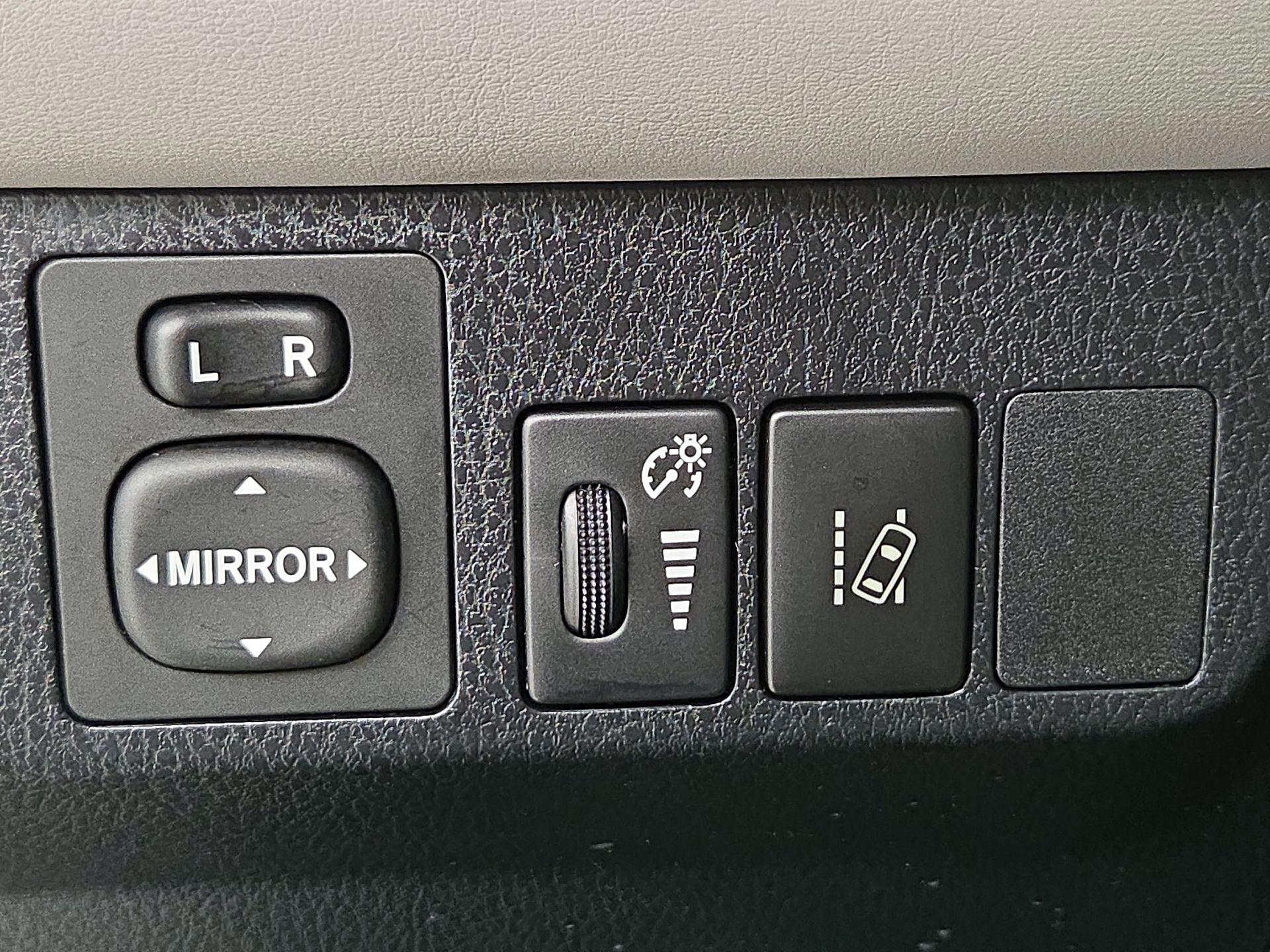 Thumbnail: 2018 Toyota RAV4 - 13