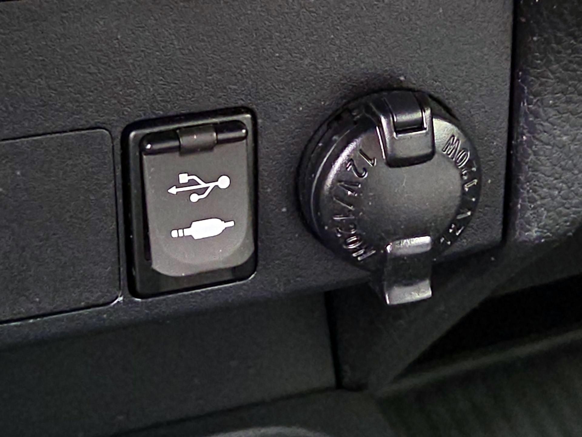 Thumbnail: 2018 Toyota RAV4 - 18