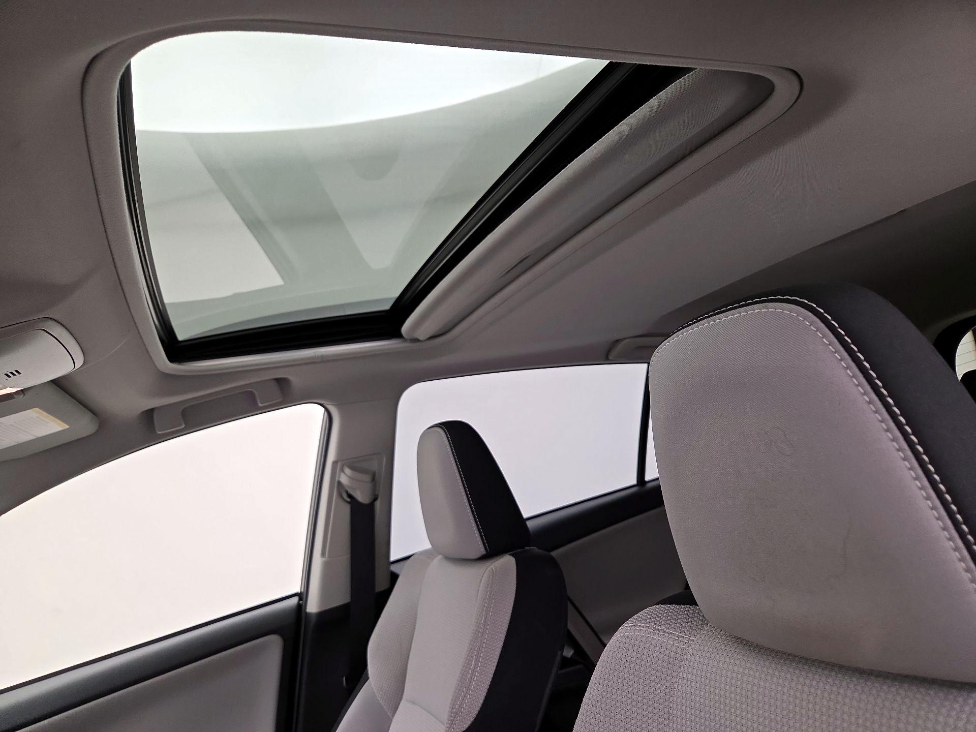 Thumbnail: 2018 Toyota RAV4 - 19