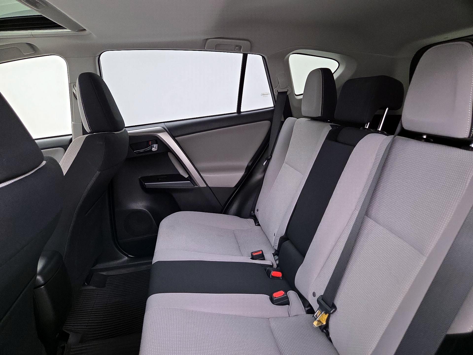 Thumbnail: 2018 Toyota RAV4 - 20