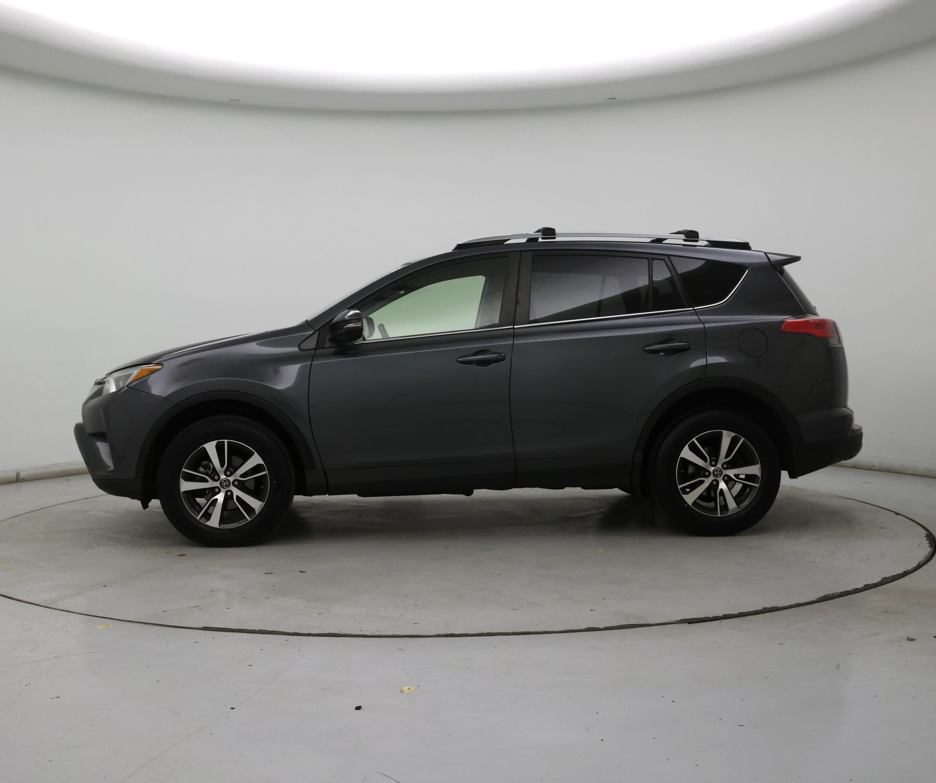 Thumbnail: 2018 Toyota RAV4 - 3
