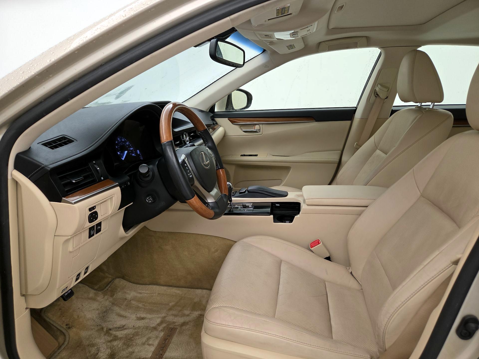 Thumbnail: 2014 Lexus ES - 11