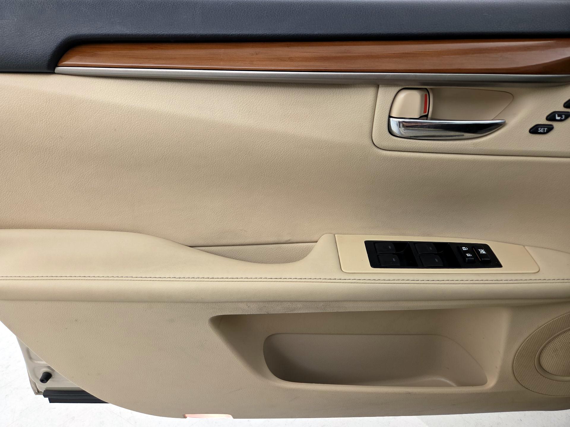 Thumbnail: 2014 Lexus ES - 12