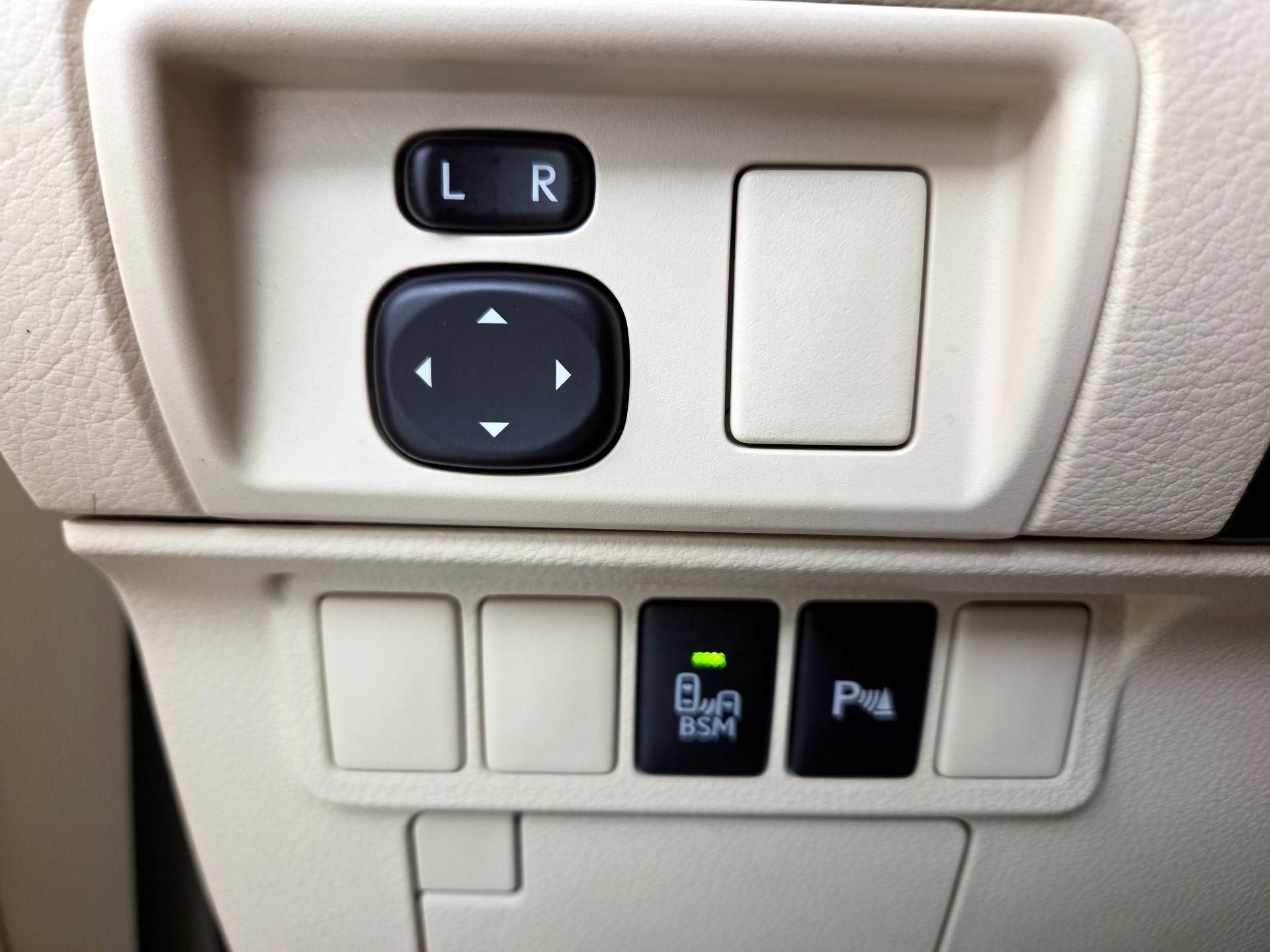 Thumbnail: 2014 Lexus ES - 13