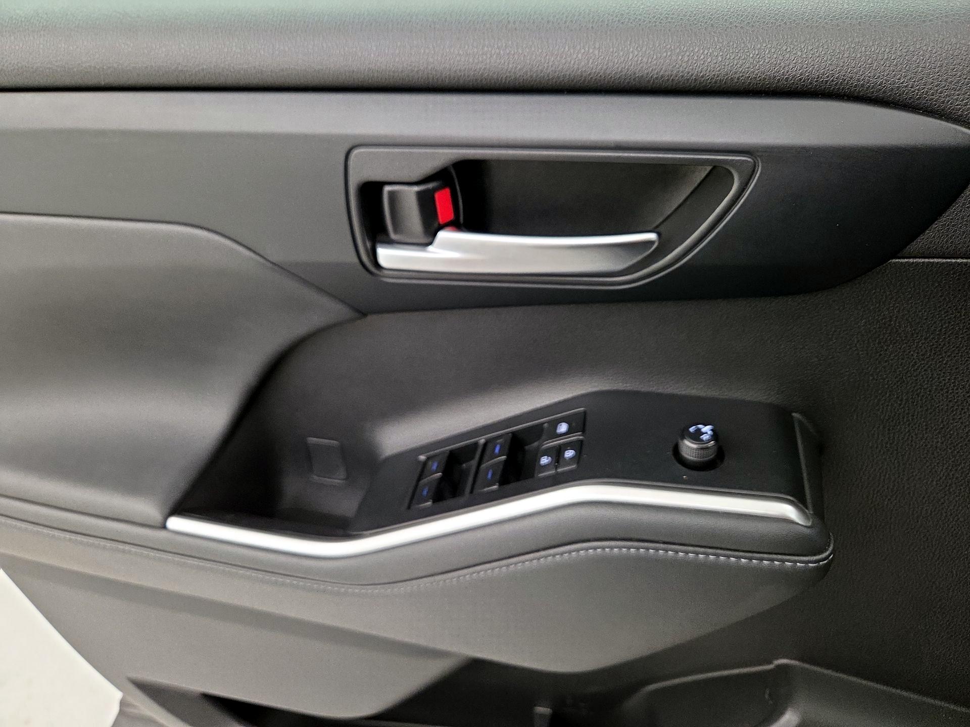 Thumbnail: 2022 Toyota Highlander - 12