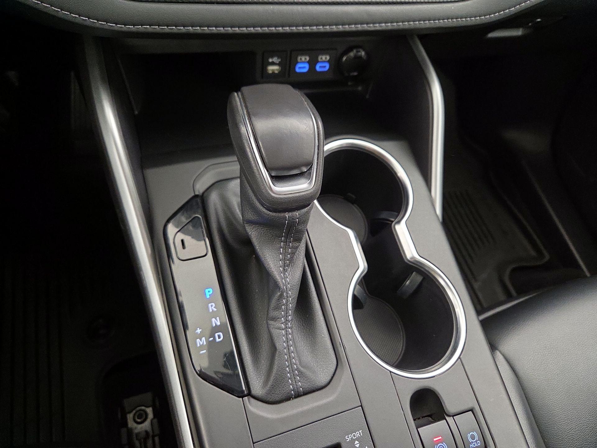 Thumbnail: 2022 Toyota Highlander - 17