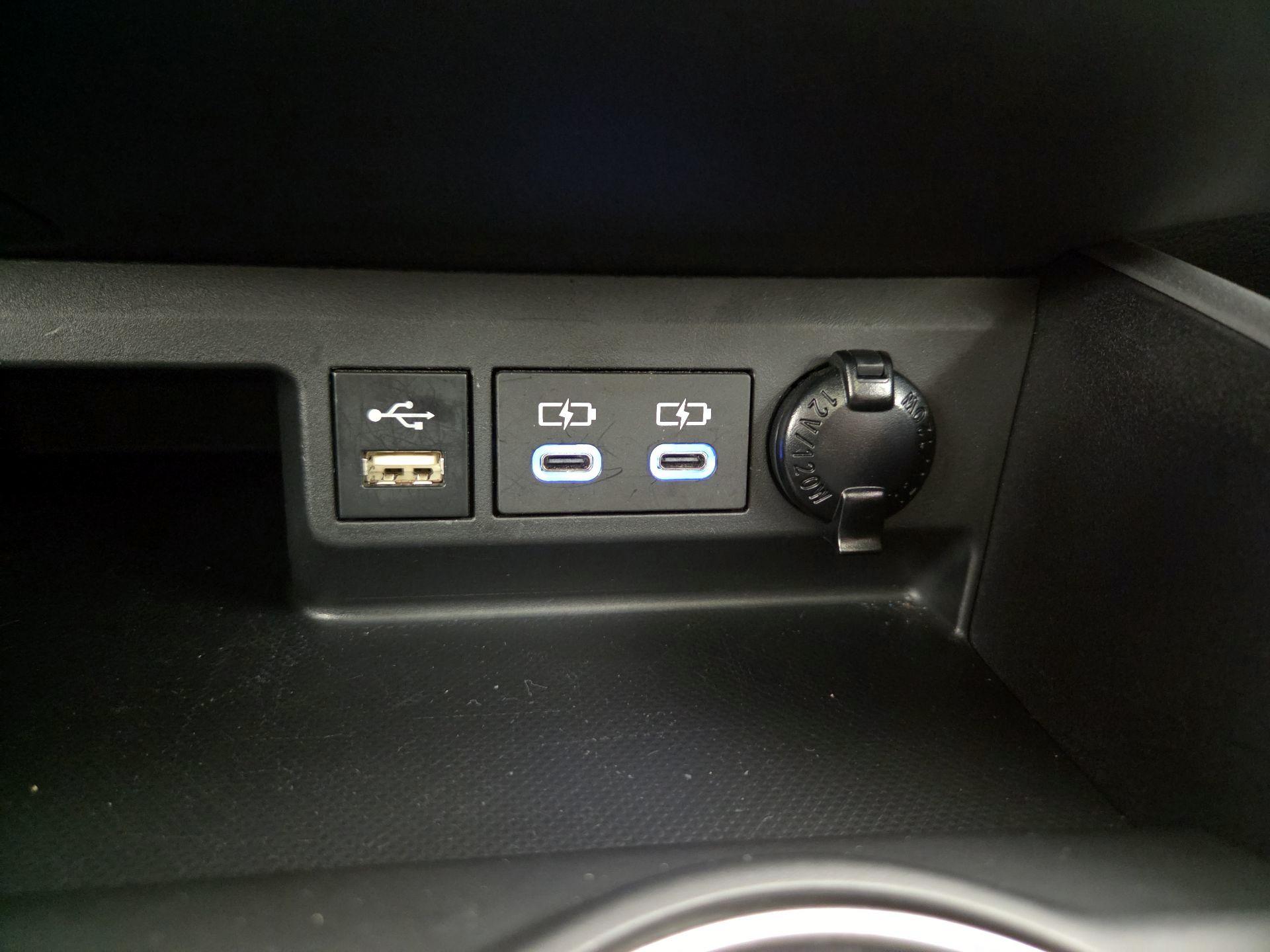 Thumbnail: 2022 Toyota Highlander - 18