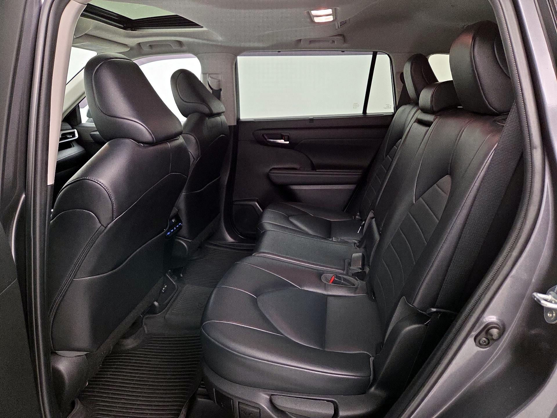 Thumbnail: 2022 Toyota Highlander - 20