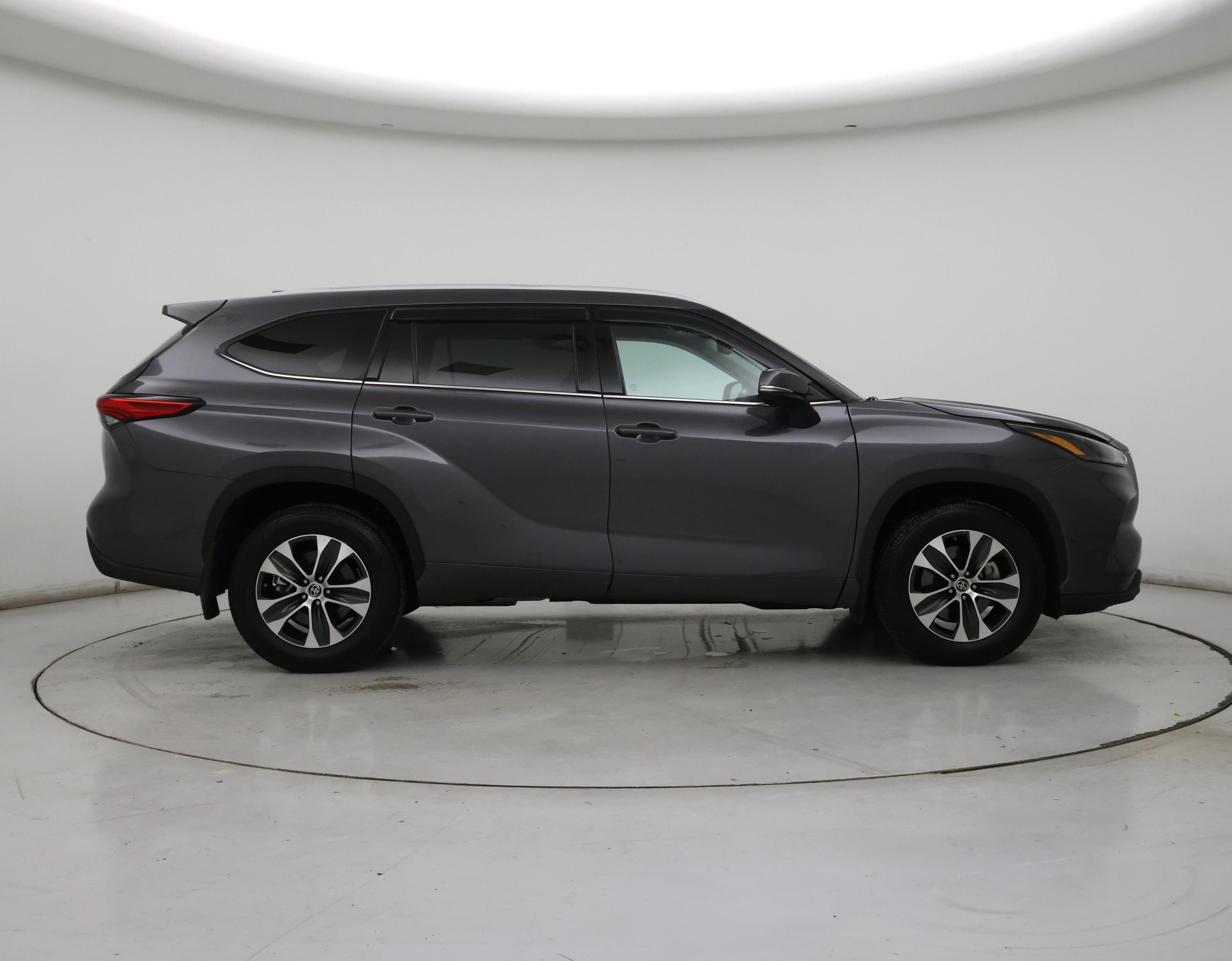 Thumbnail: 2022 Toyota Highlander - 7