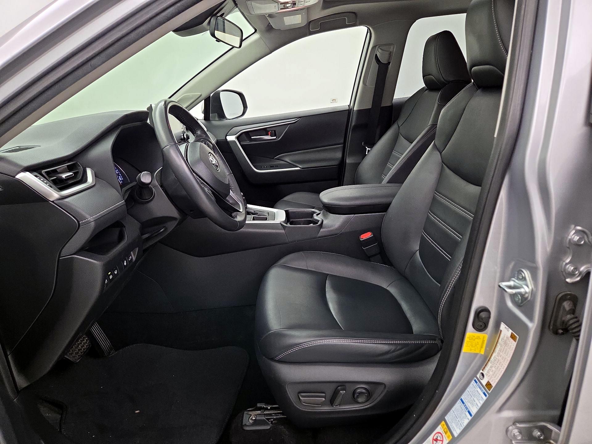 Thumbnail: 2019 Toyota RAV4 - 9