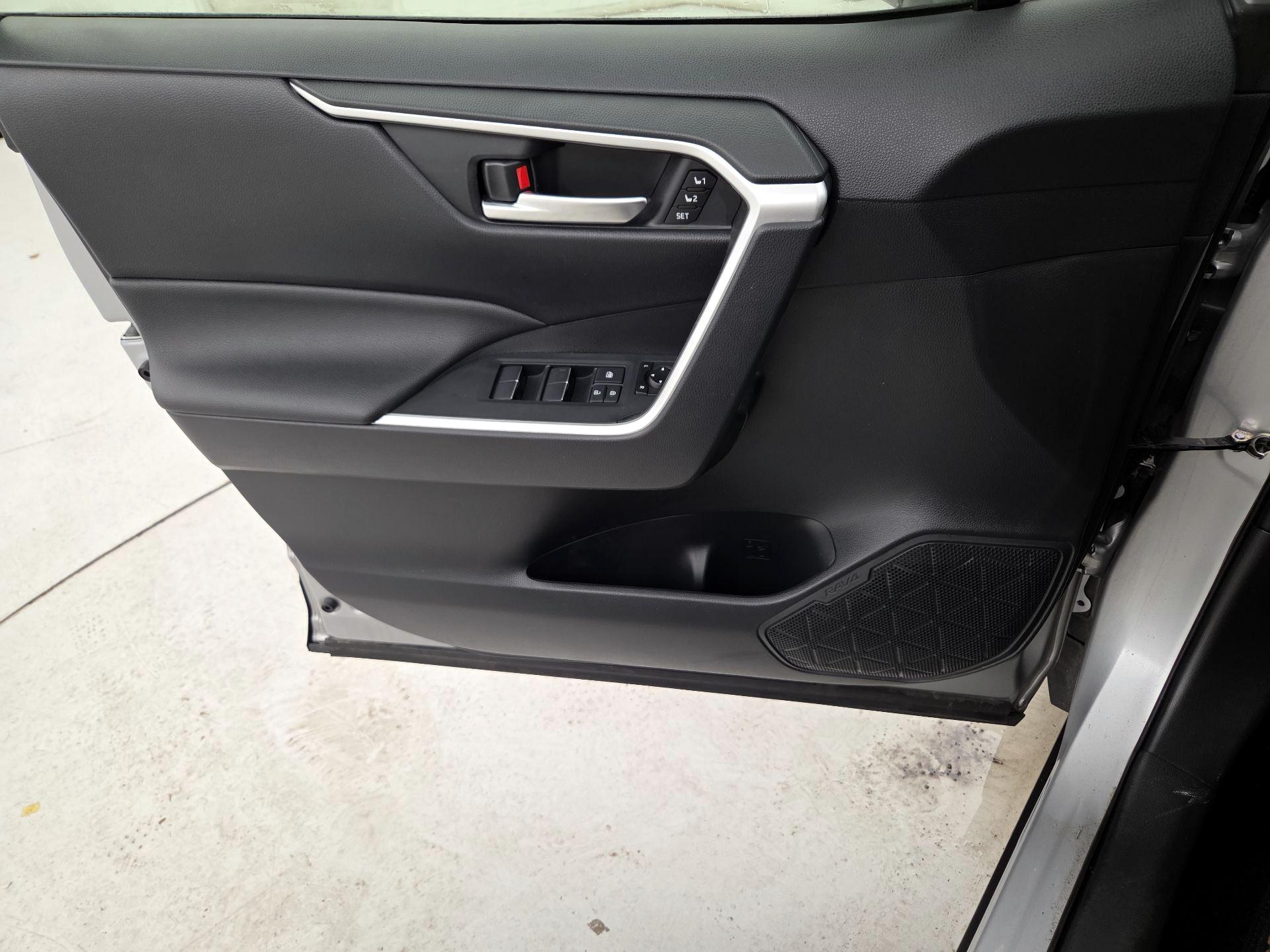 Thumbnail: 2019 Toyota RAV4 - 10