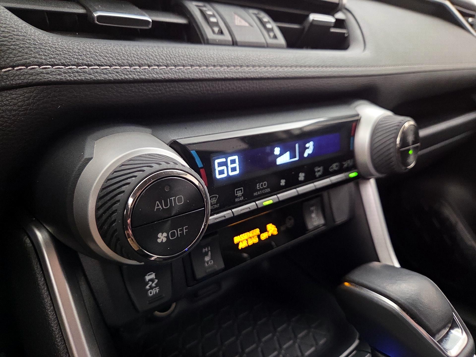 Thumbnail: 2019 Toyota RAV4 - 14