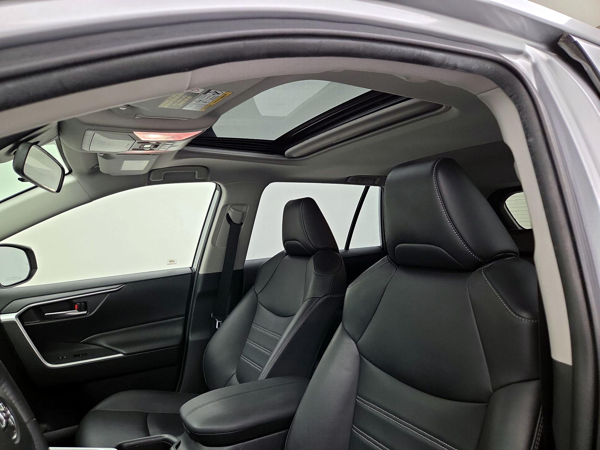 Thumbnail: 2019 Toyota RAV4 - 17