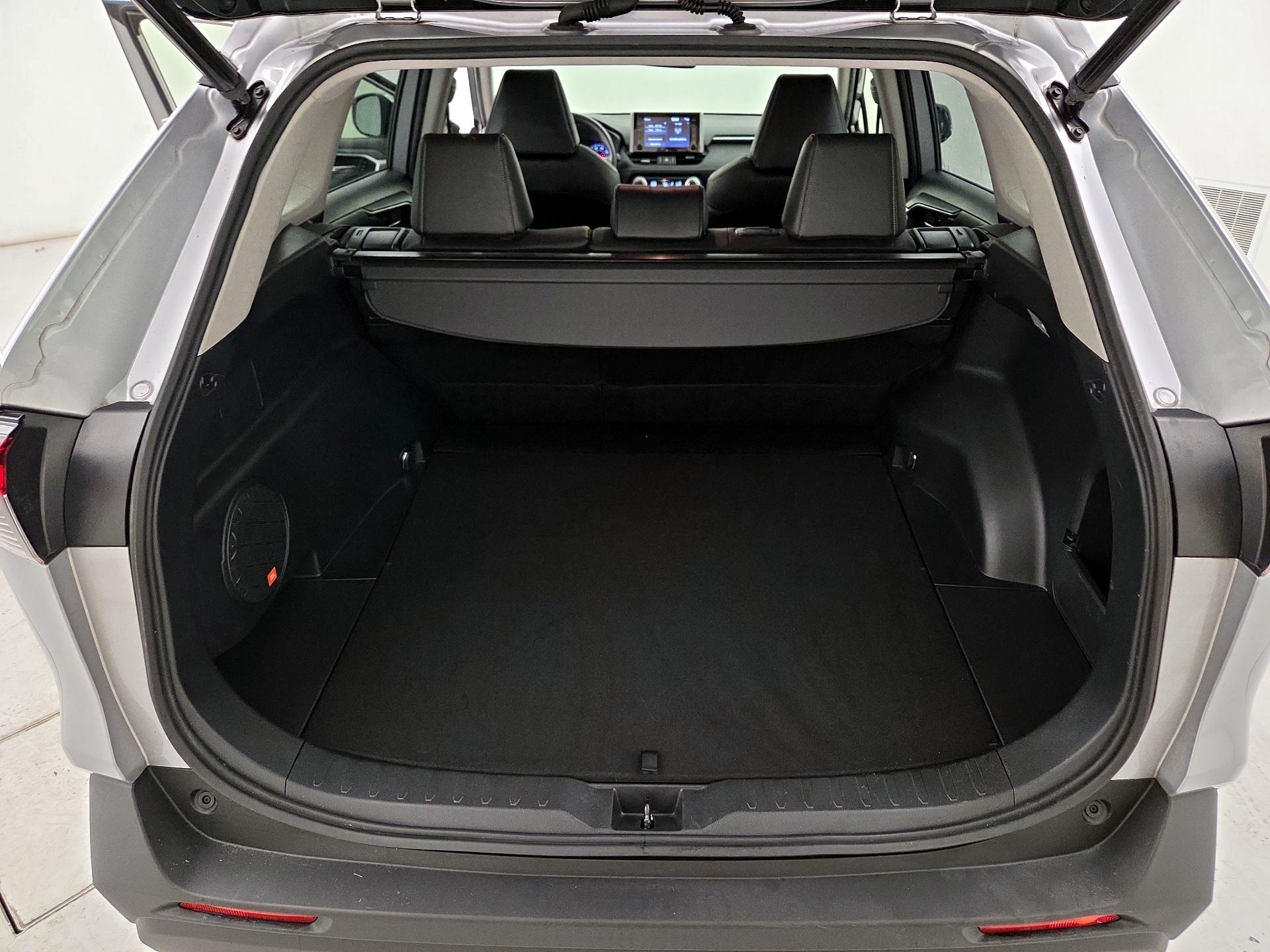 Thumbnail: 2019 Toyota RAV4 - 19