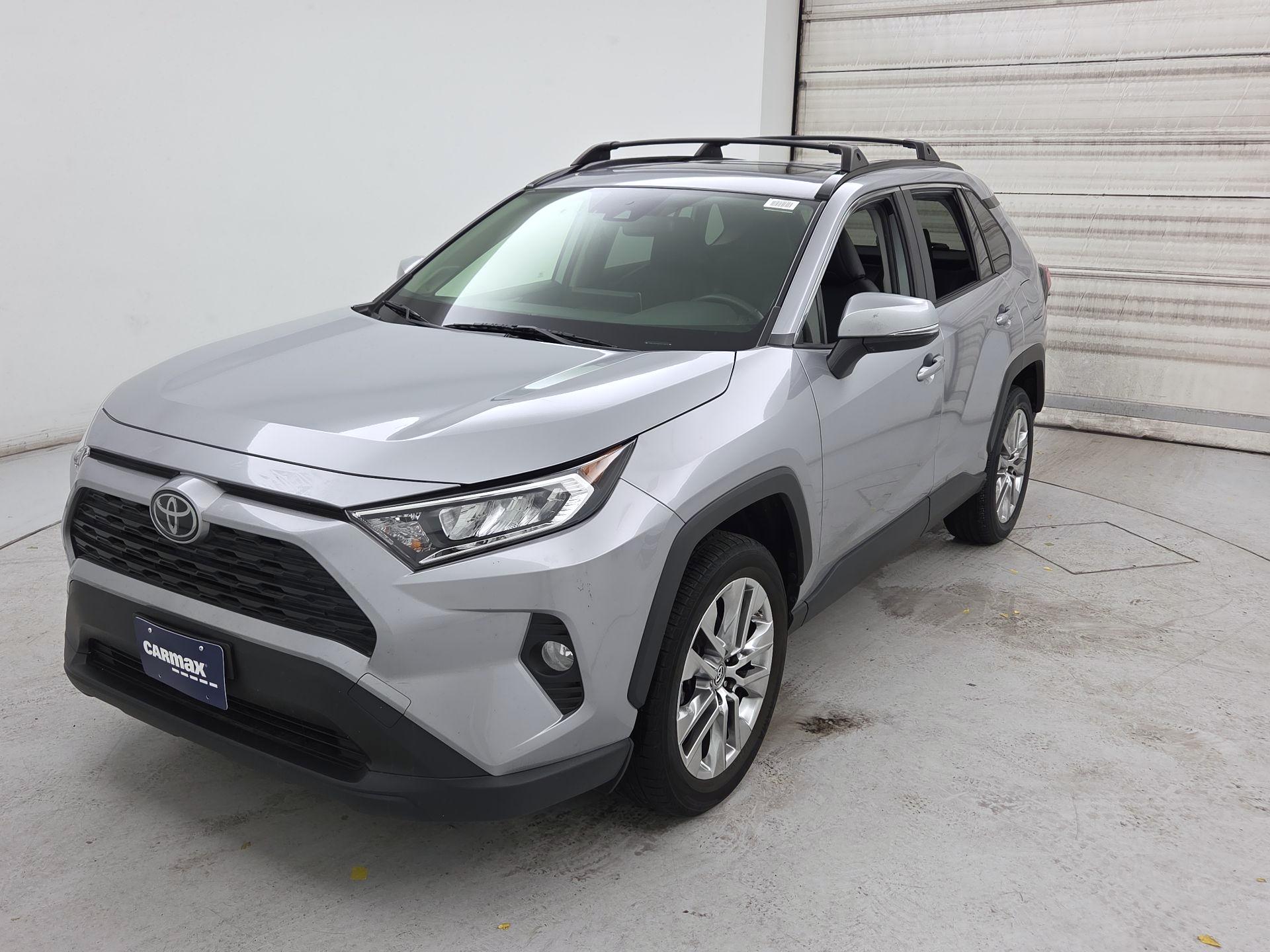 Thumbnail: 2019 Toyota RAV4 - 3