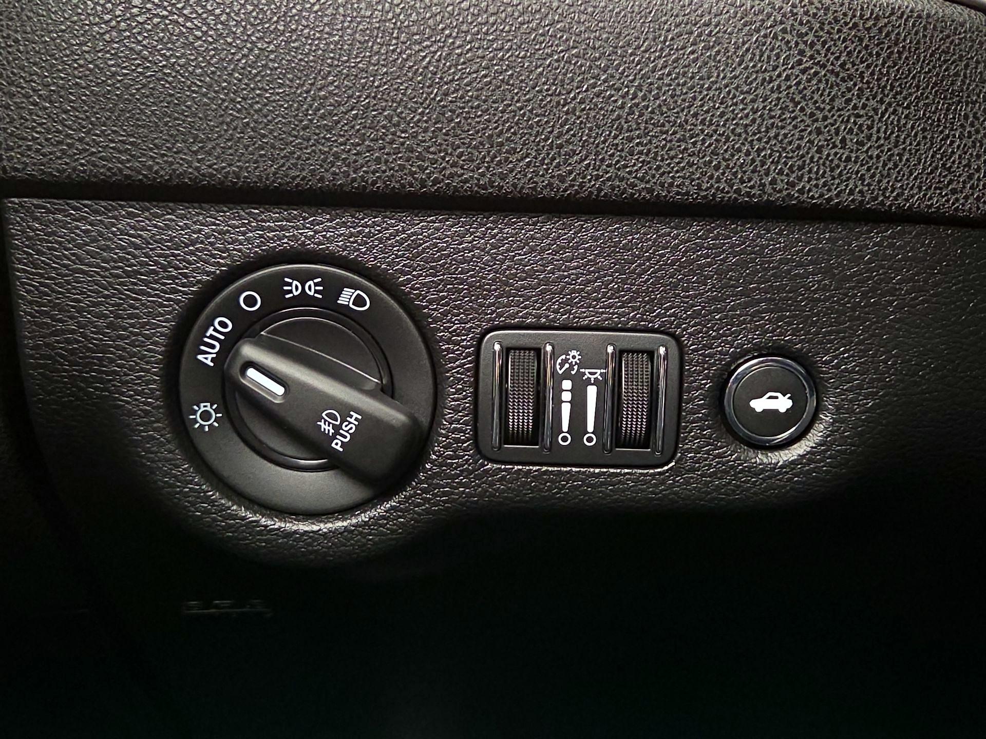 Thumbnail: 2020 Dodge Charger - 13