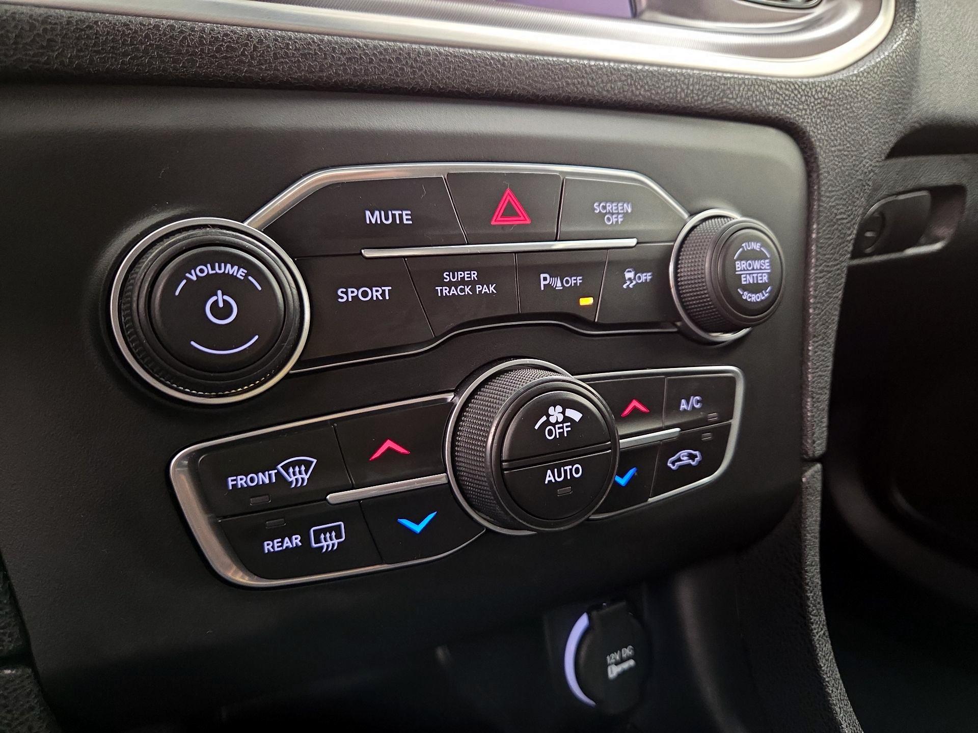 Thumbnail: 2020 Dodge Charger - 16