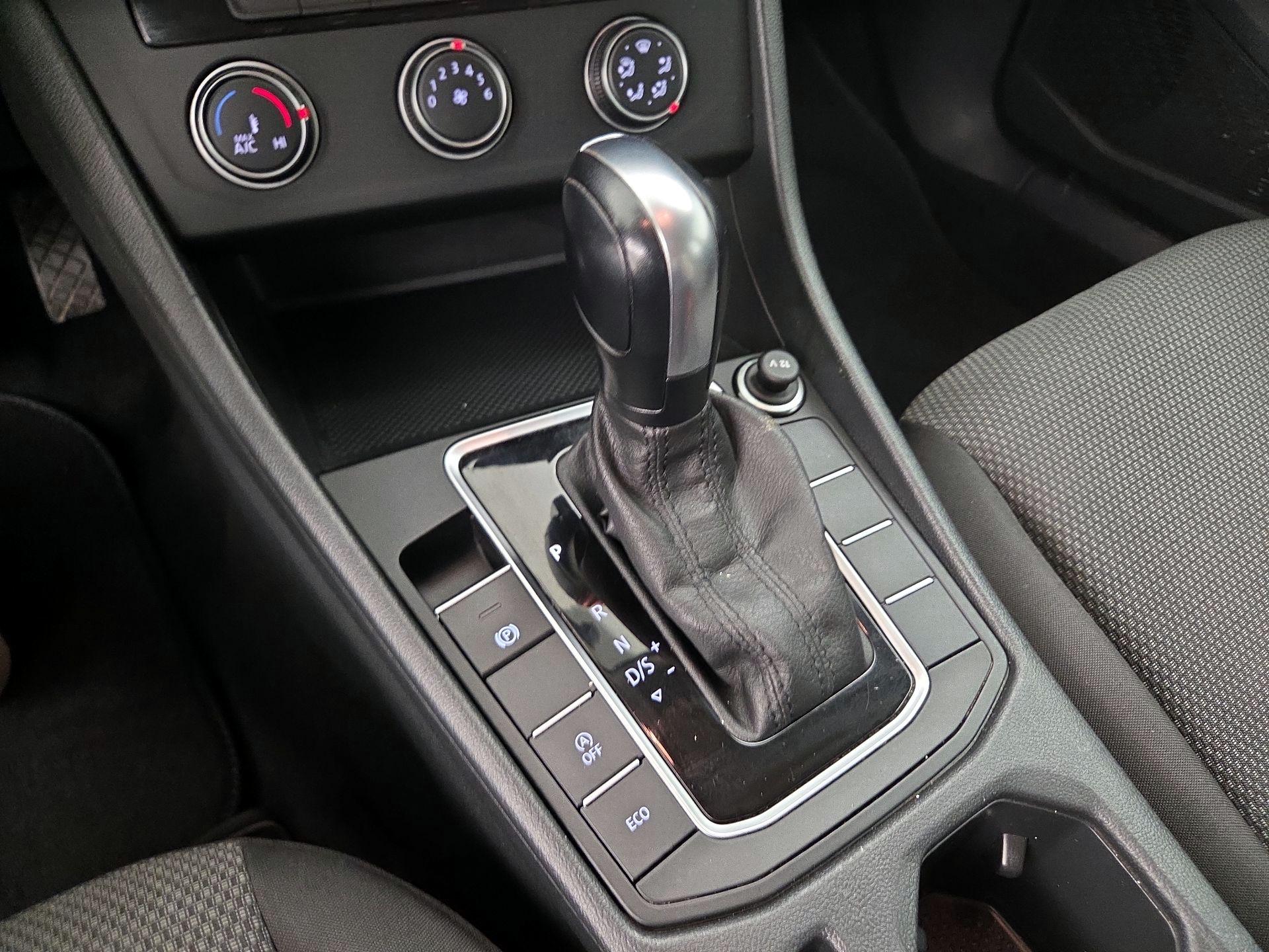 Thumbnail: 2019 Volkswagen Jetta - 17