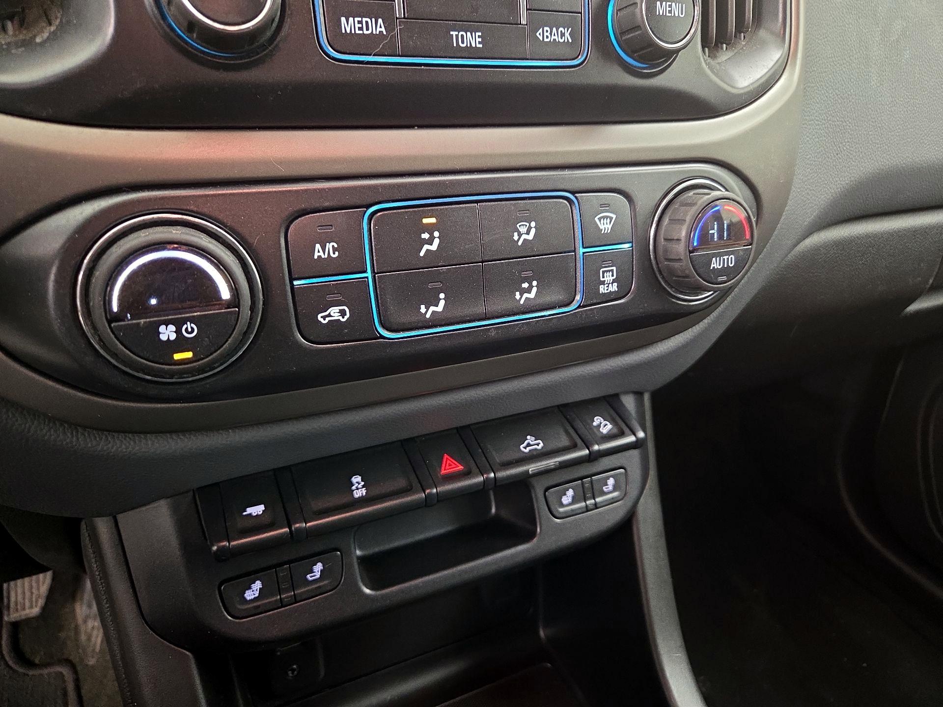 Thumbnail: 2015 Chevrolet Colorado - 16