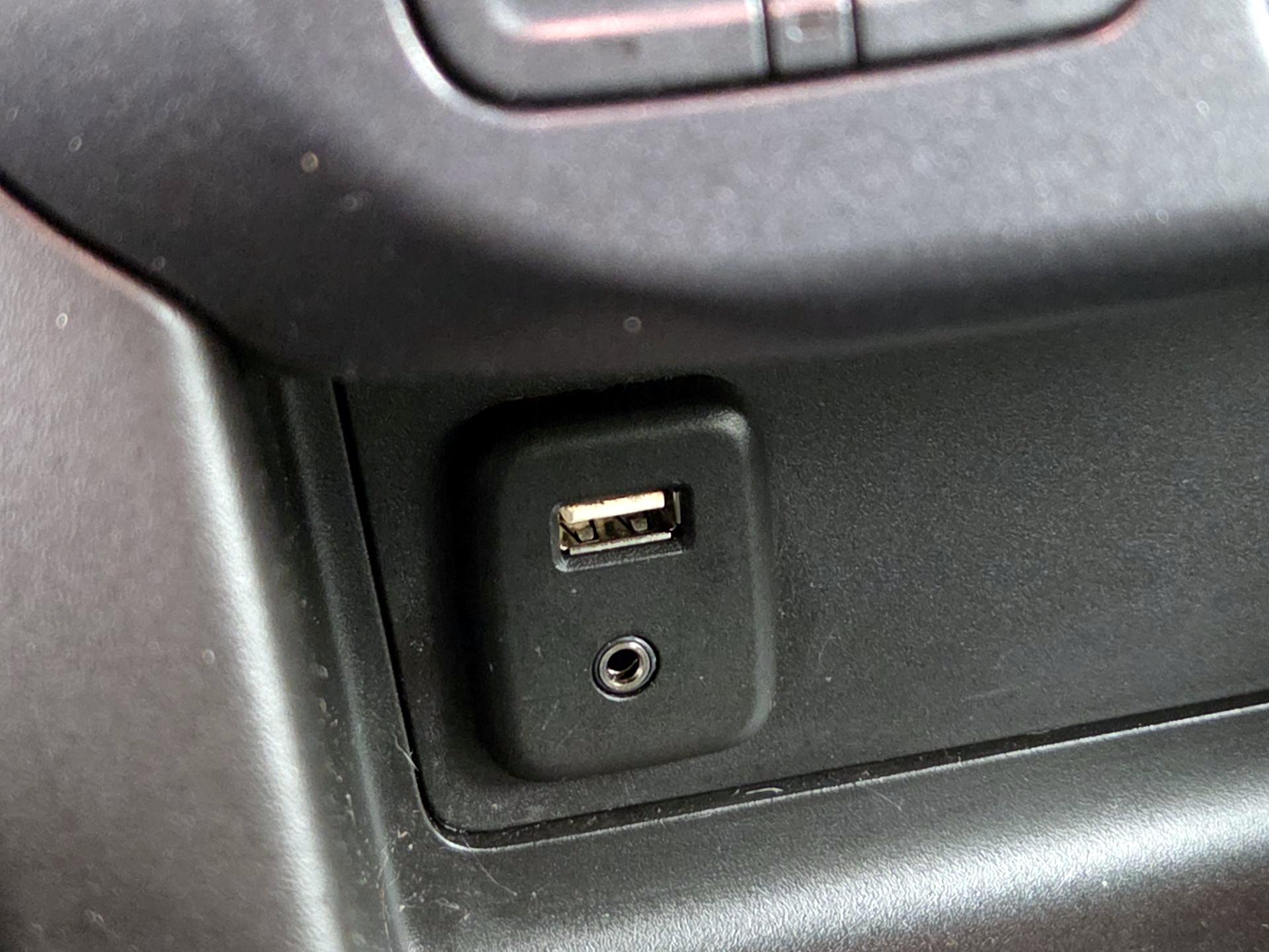 Thumbnail: 2015 Chevrolet Colorado - 18