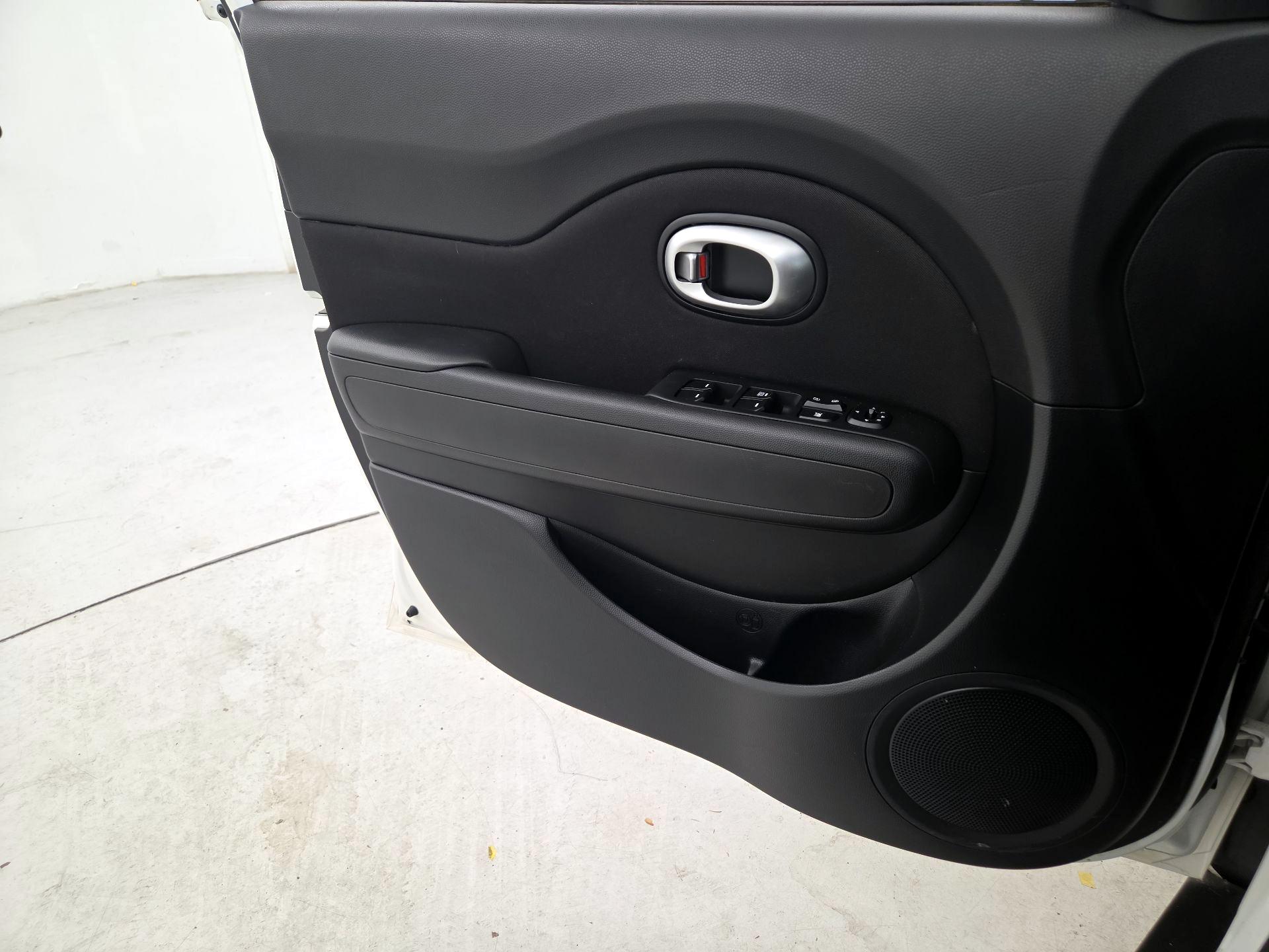 Thumbnail: 2016 Kia Soul - 12