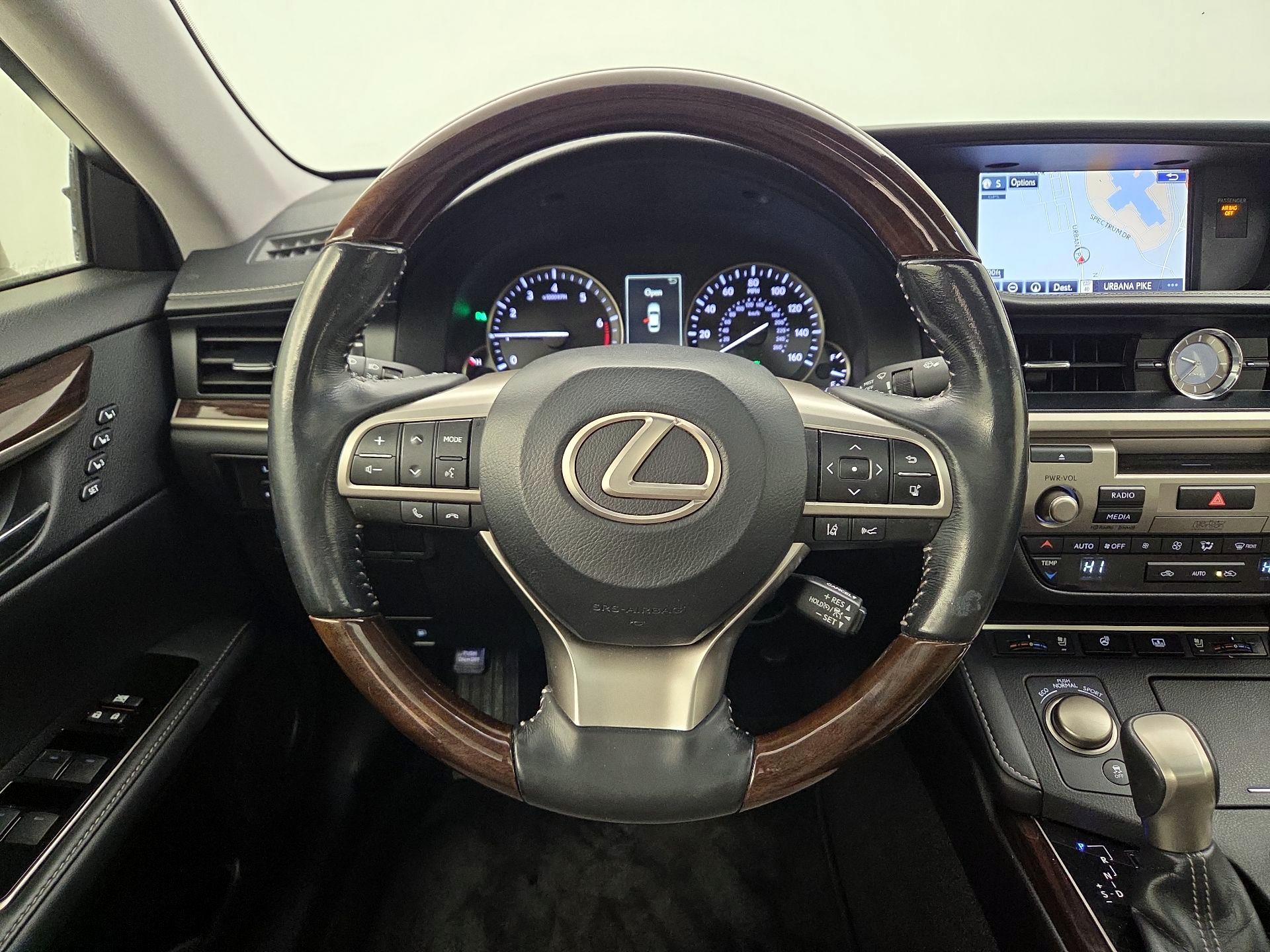 Thumbnail: 2016 Lexus ES - 10