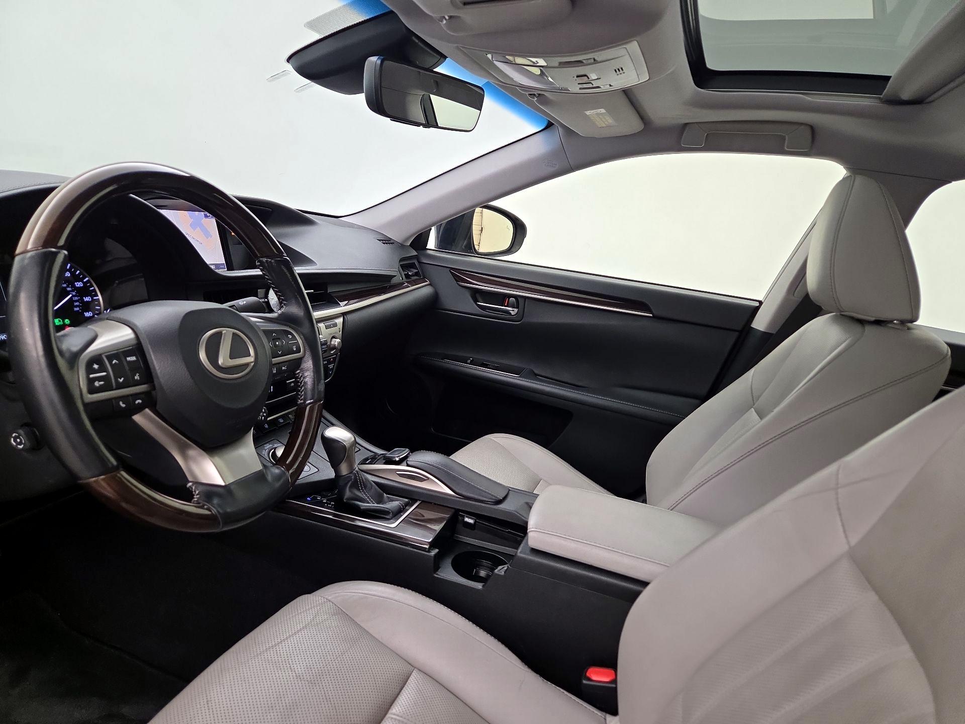 Thumbnail: 2016 Lexus ES - 11