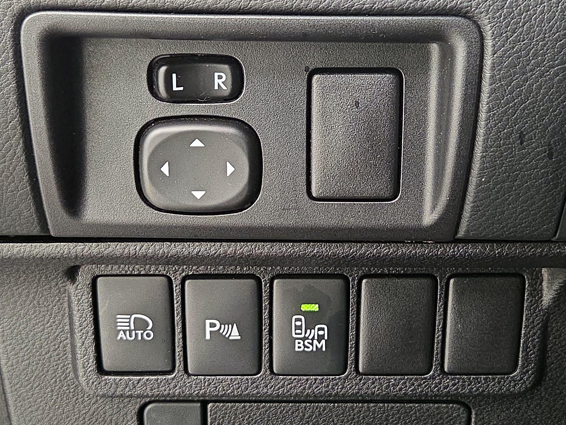 Thumbnail: 2016 Lexus ES - 13