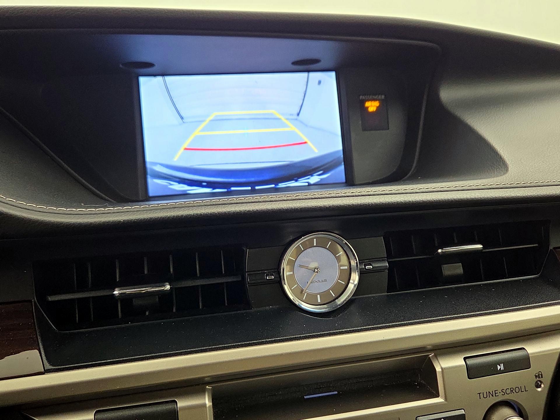 Thumbnail: 2016 Lexus ES - 14