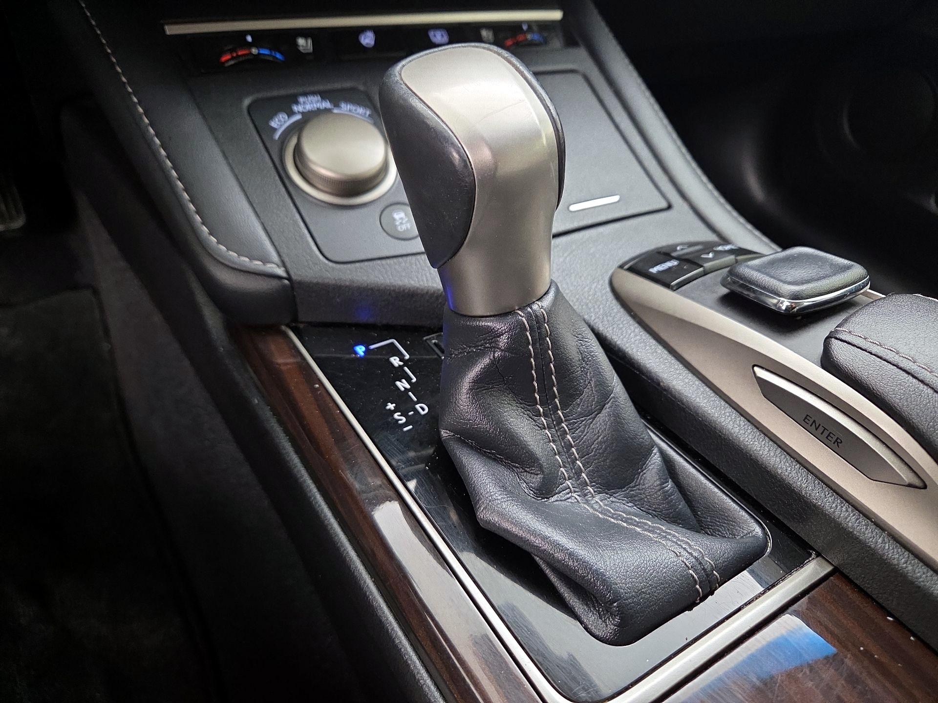 Thumbnail: 2016 Lexus ES - 17