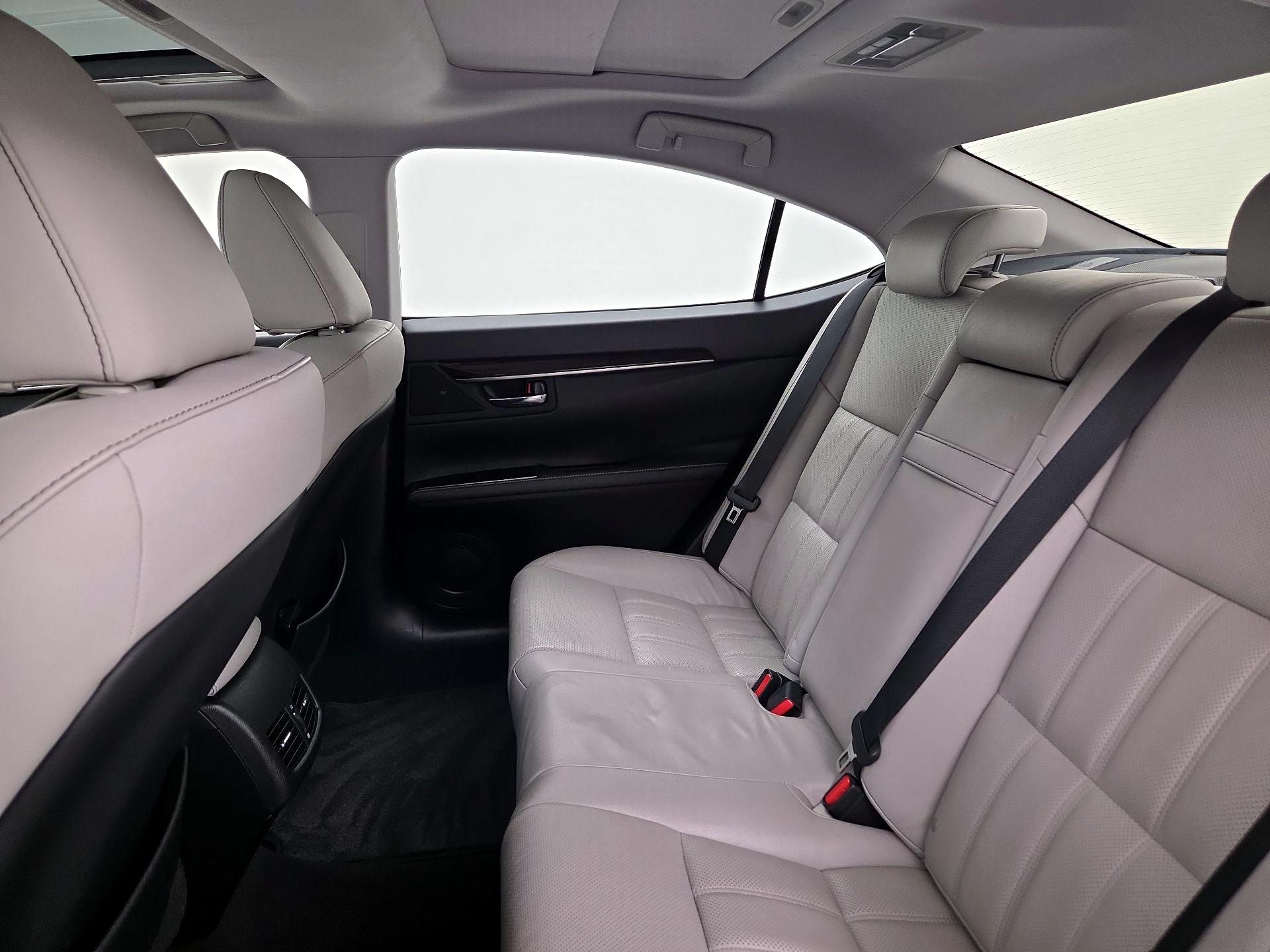 Thumbnail: 2016 Lexus ES - 20