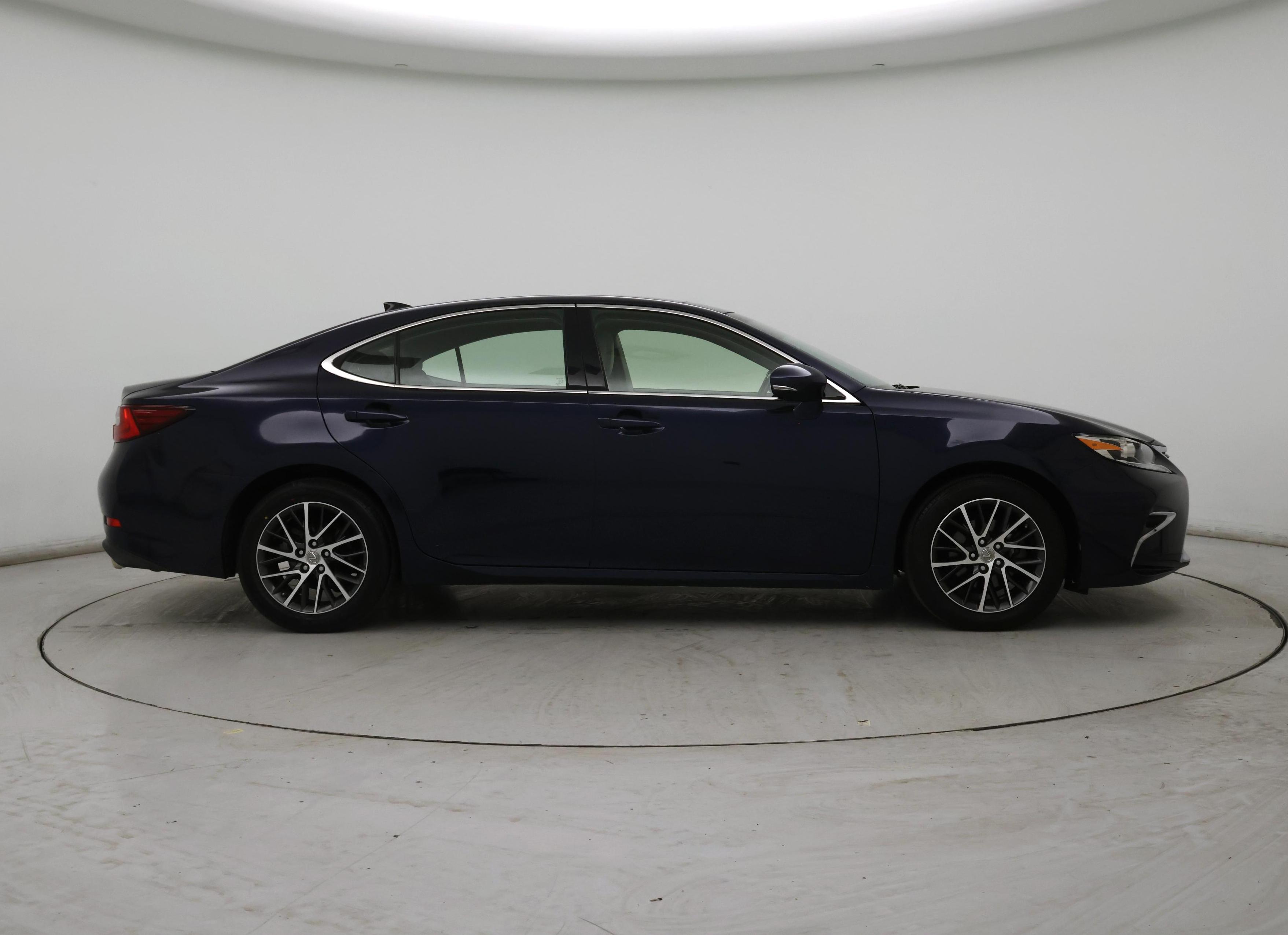 Thumbnail: 2016 Lexus ES - 7