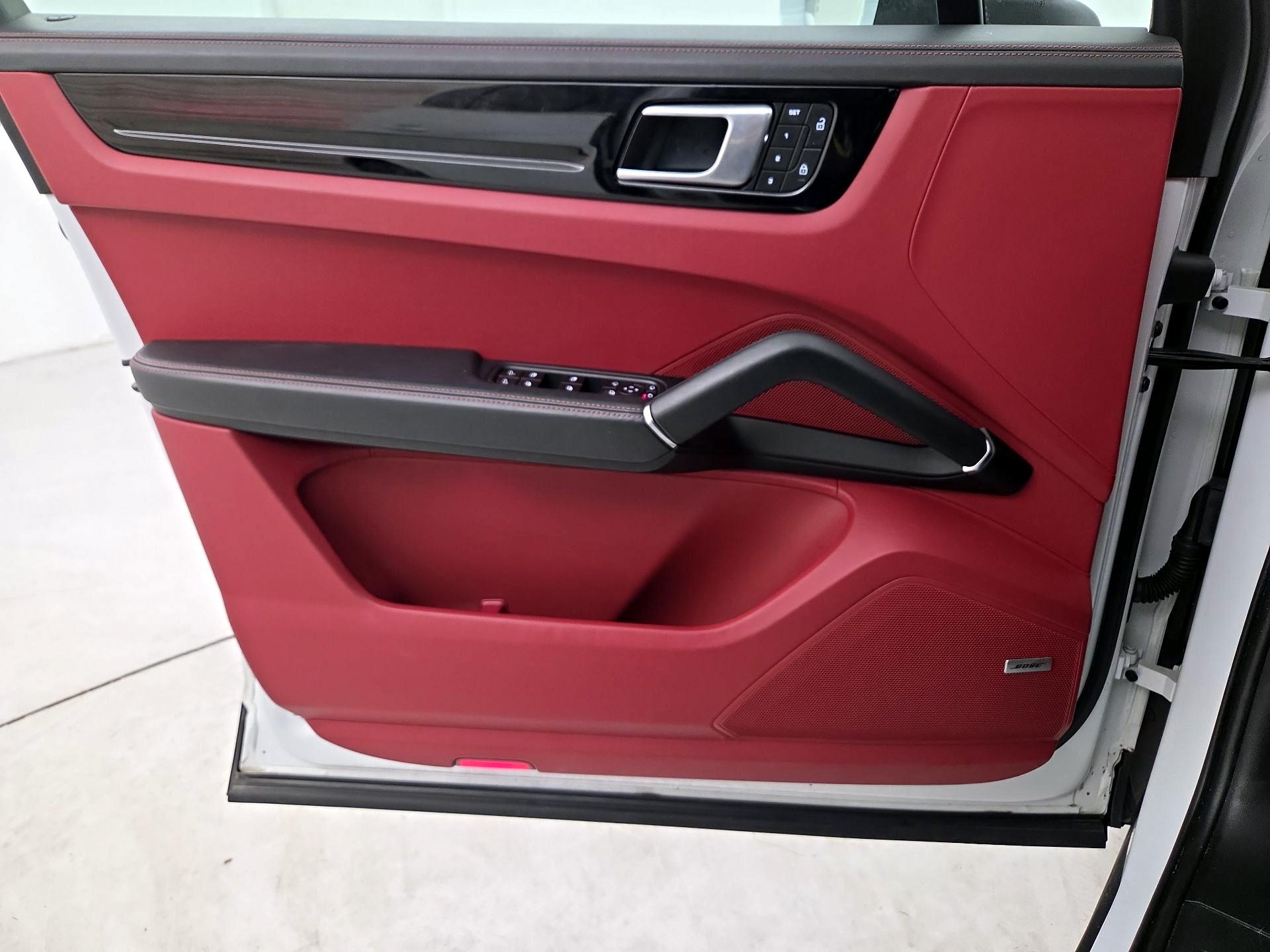 Thumbnail: 2022 Porsche Cayenne - 12