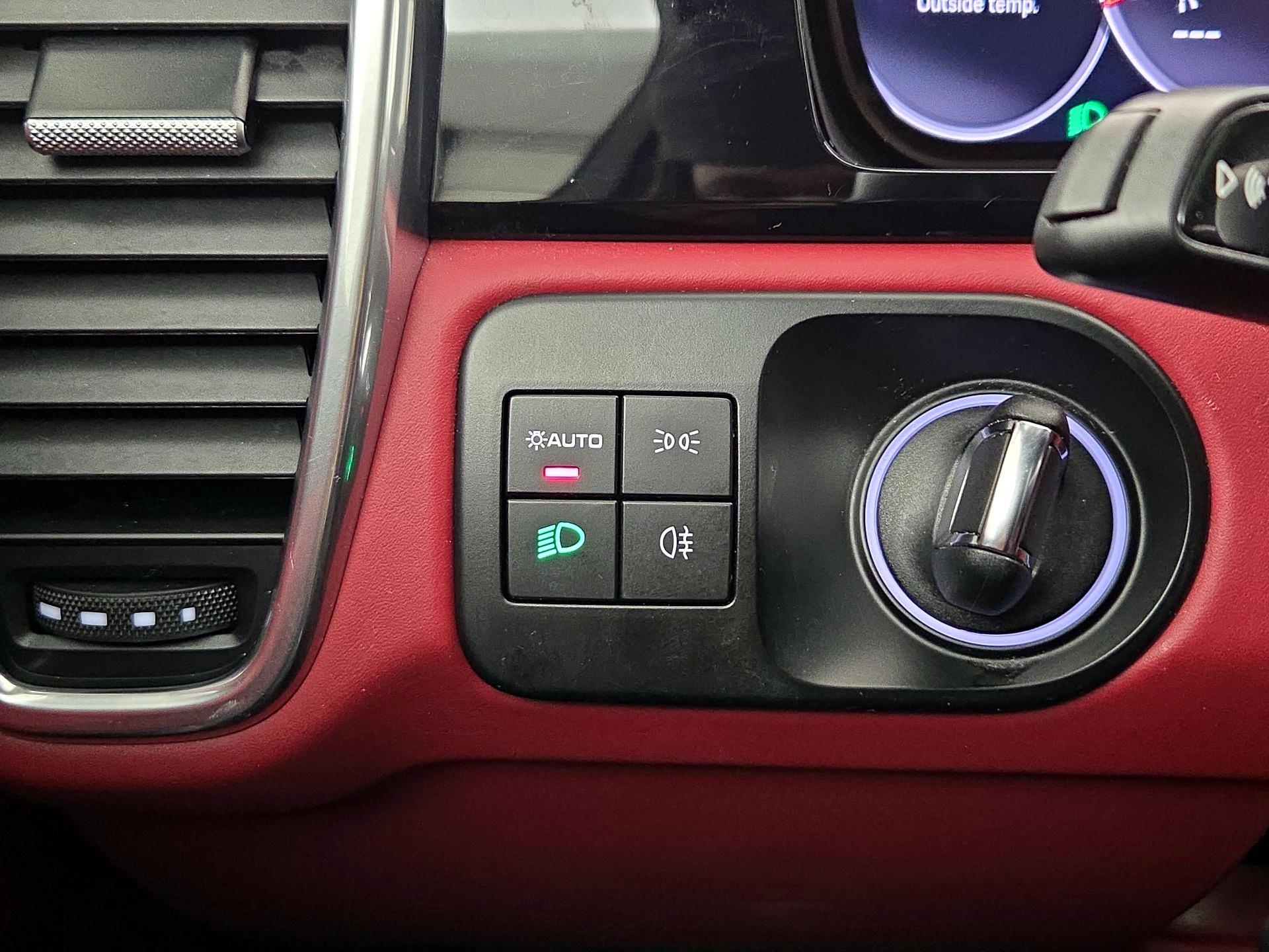 Thumbnail: 2022 Porsche Cayenne - 13