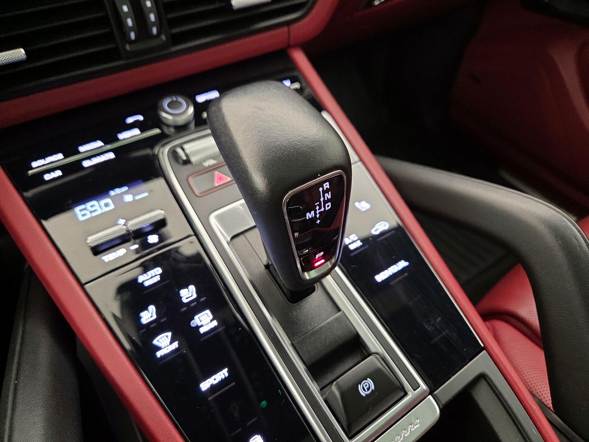 Thumbnail: 2022 Porsche Cayenne - 18