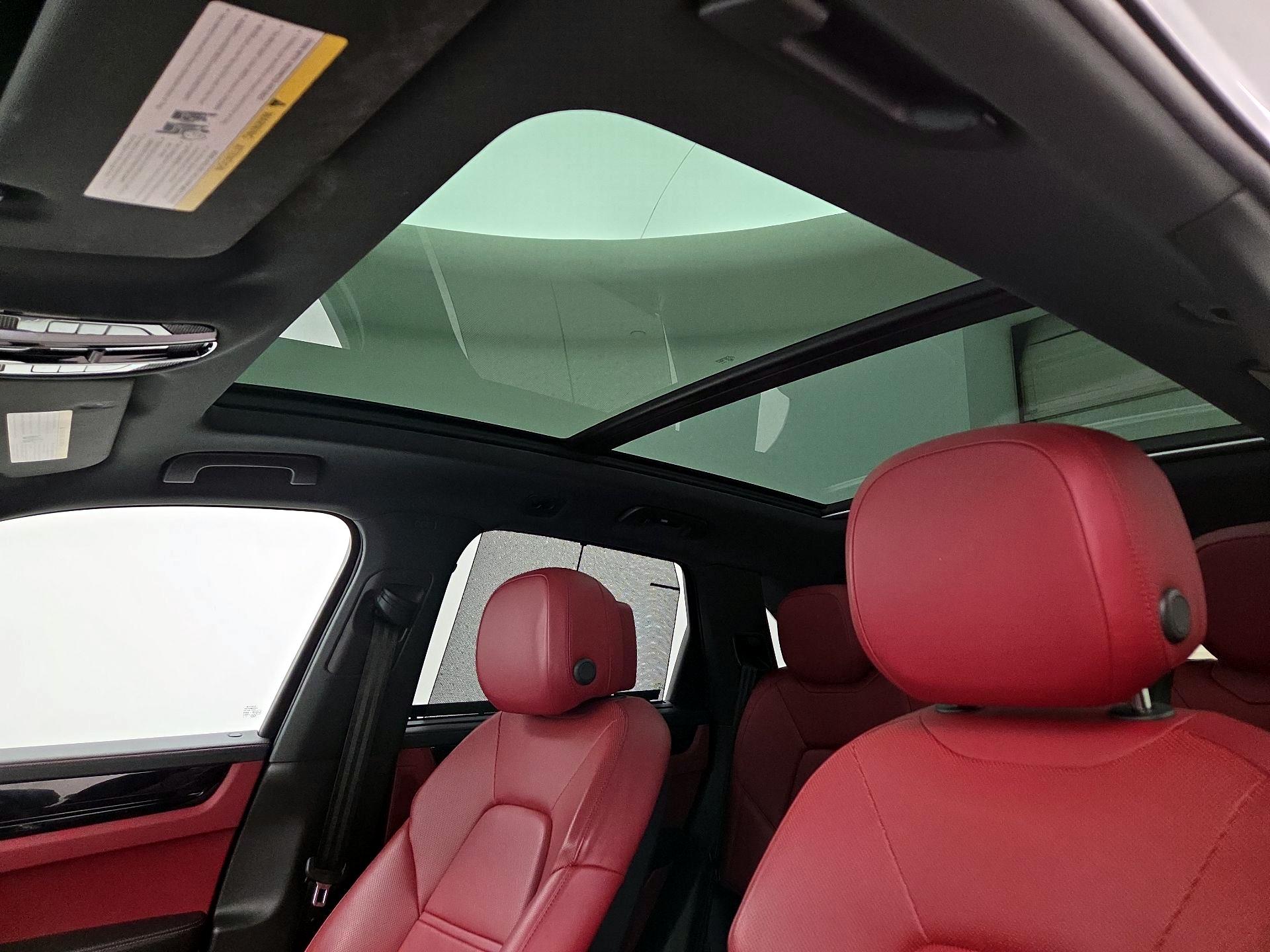 Thumbnail: 2022 Porsche Cayenne - 20