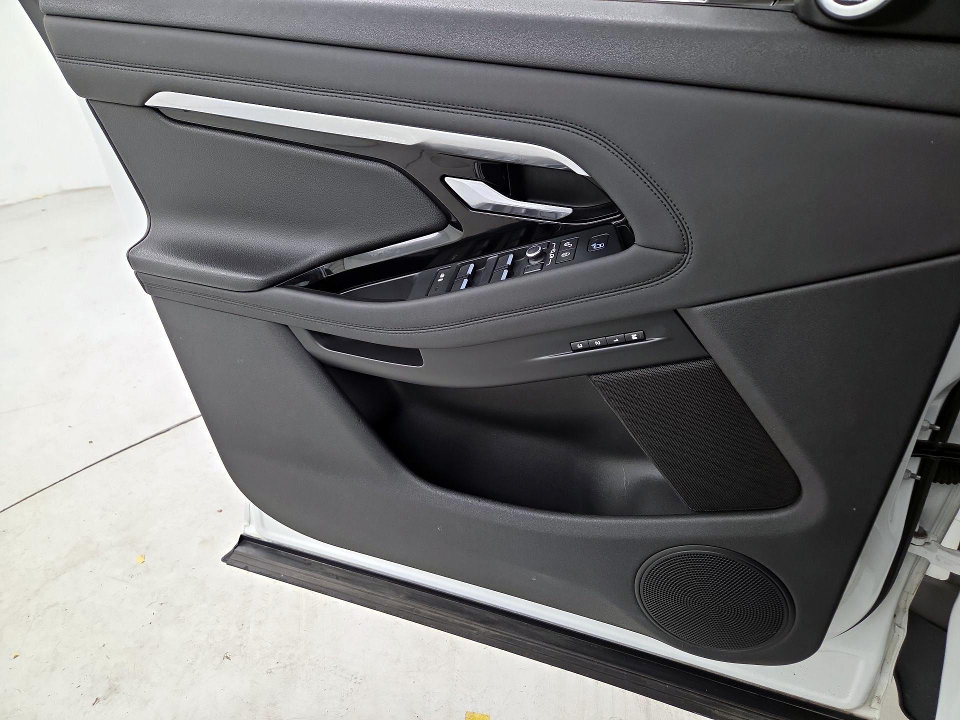 Thumbnail: 2020 Land Rover Range Rover Evoque - 12