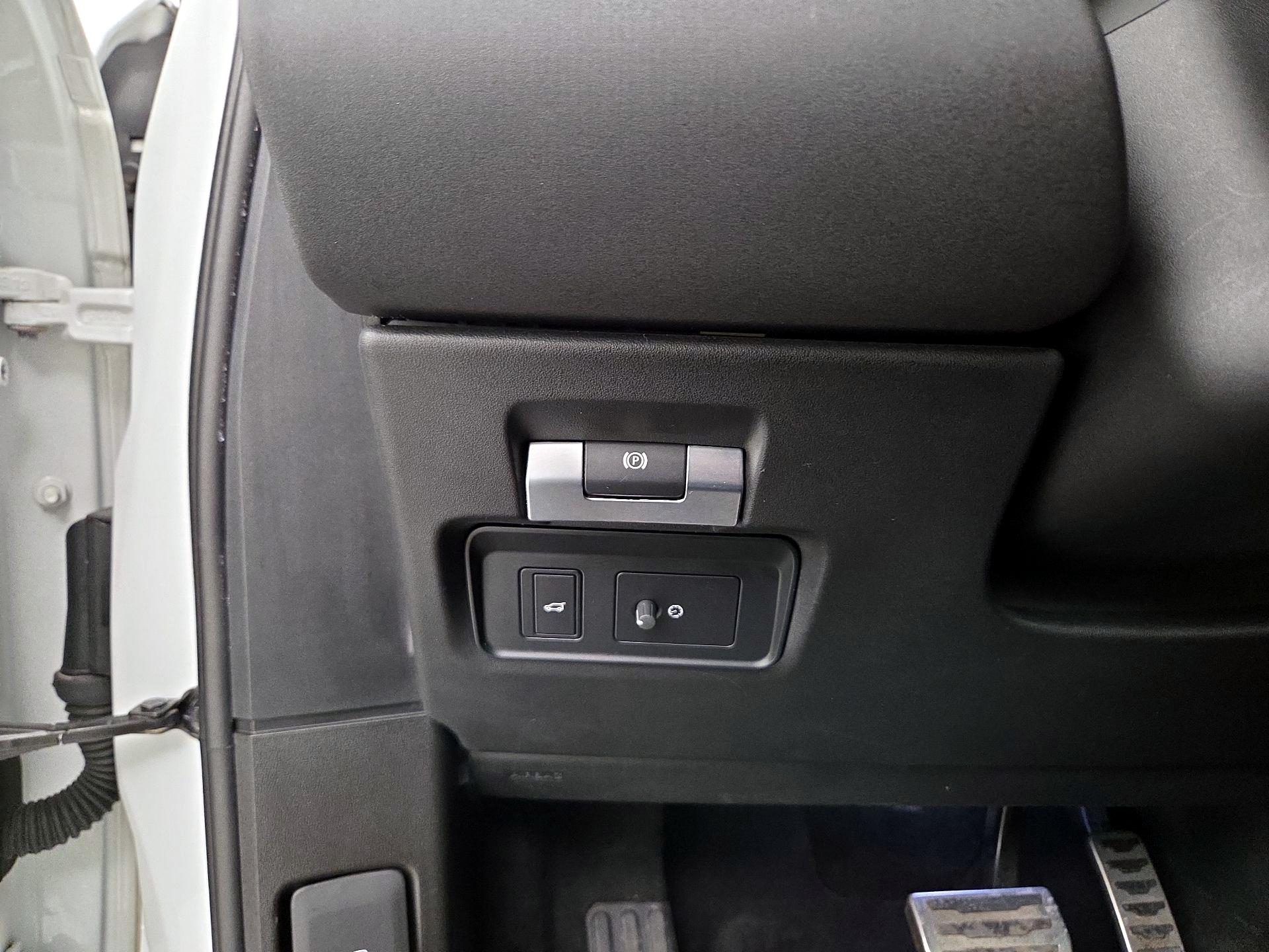 Thumbnail: 2020 Land Rover Range Rover Evoque - 13