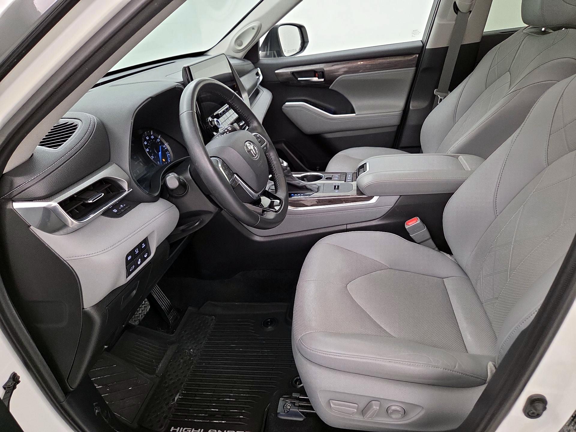 Thumbnail: 2021 Toyota Highlander - 11